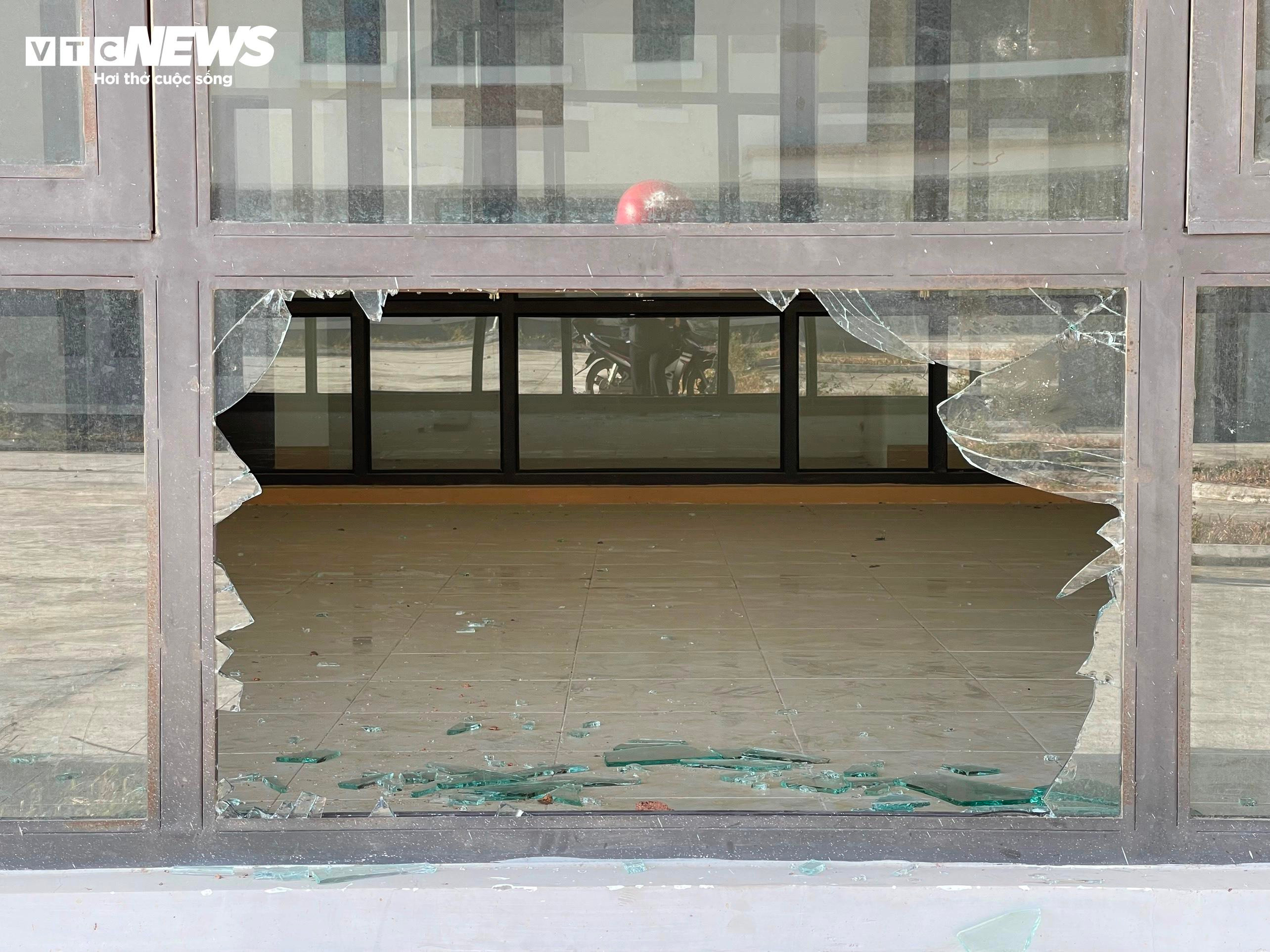 Cận cảnh nhà ở xã hội, khu tái định cư không người ở - 9