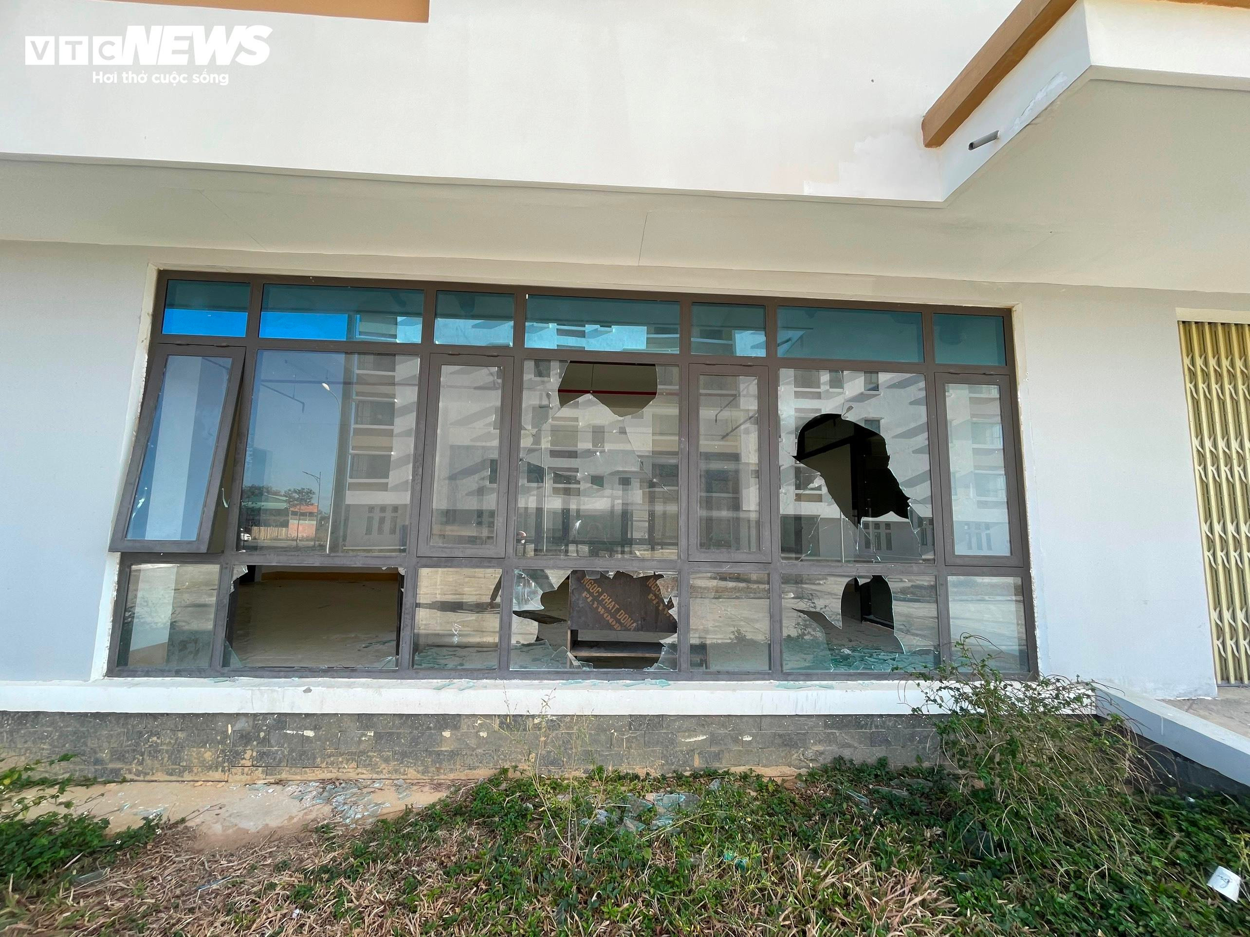 Cận cảnh nhà ở xã hội, khu tái định cư không người ở - 8