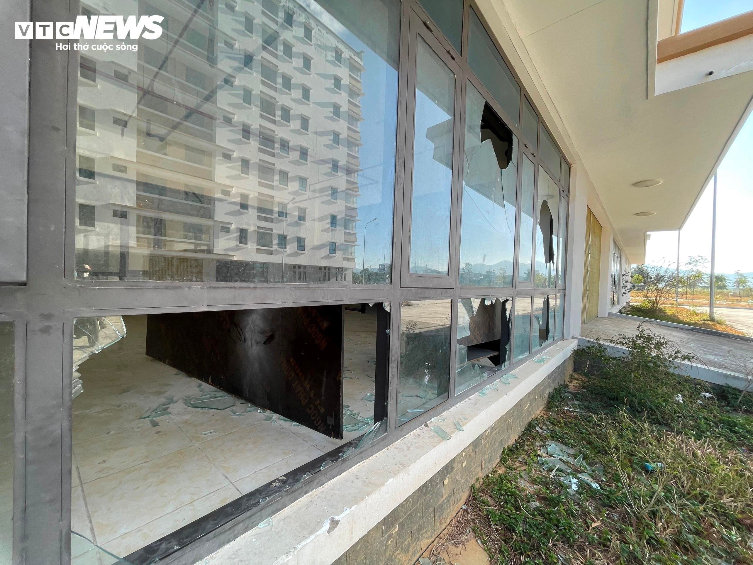 Cận cảnh nhà ở xã hội, khu tái định cư không người ở - 7