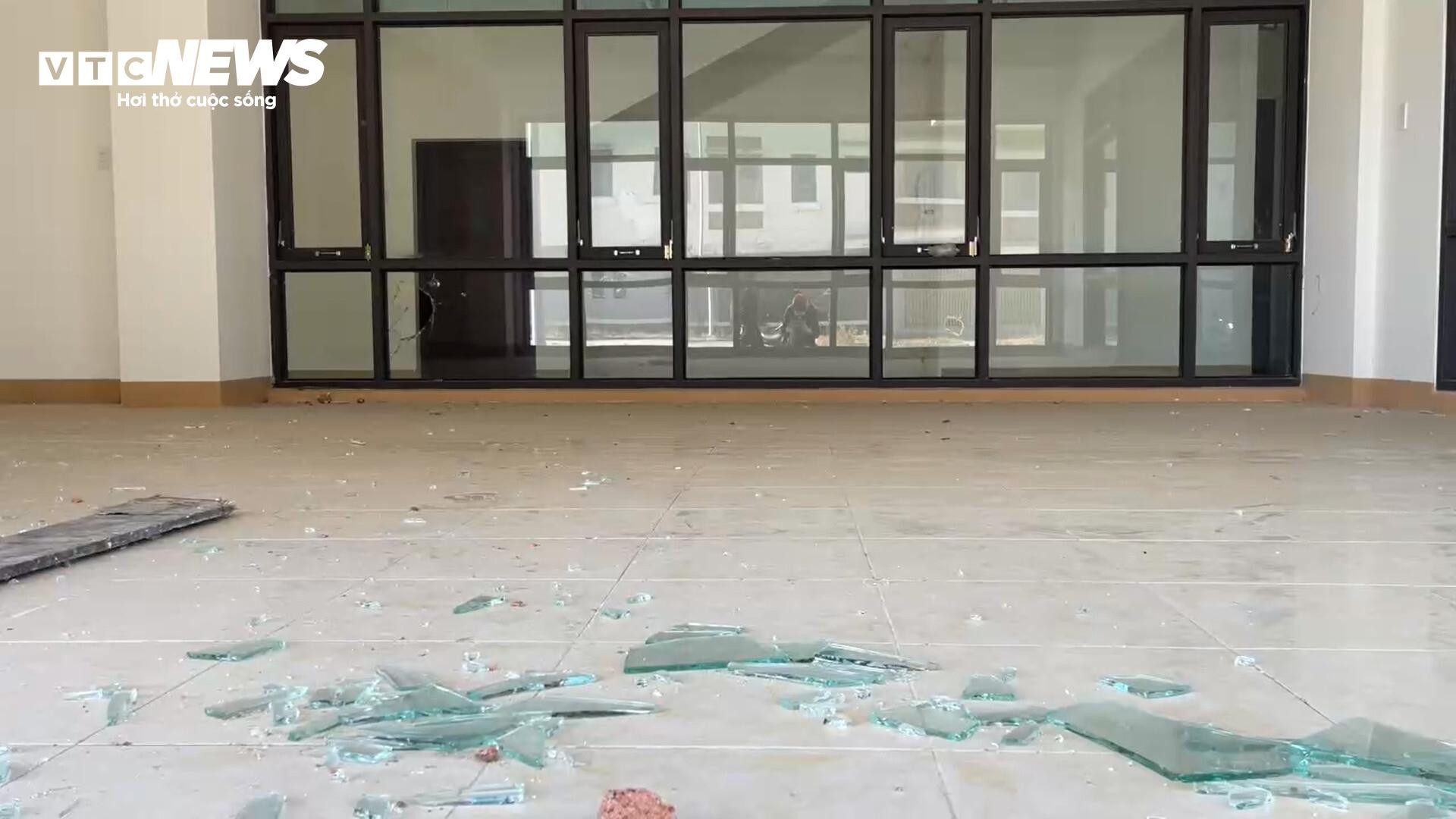 Cận cảnh nhà ở xã hội, khu tái định cư không người ở - 11