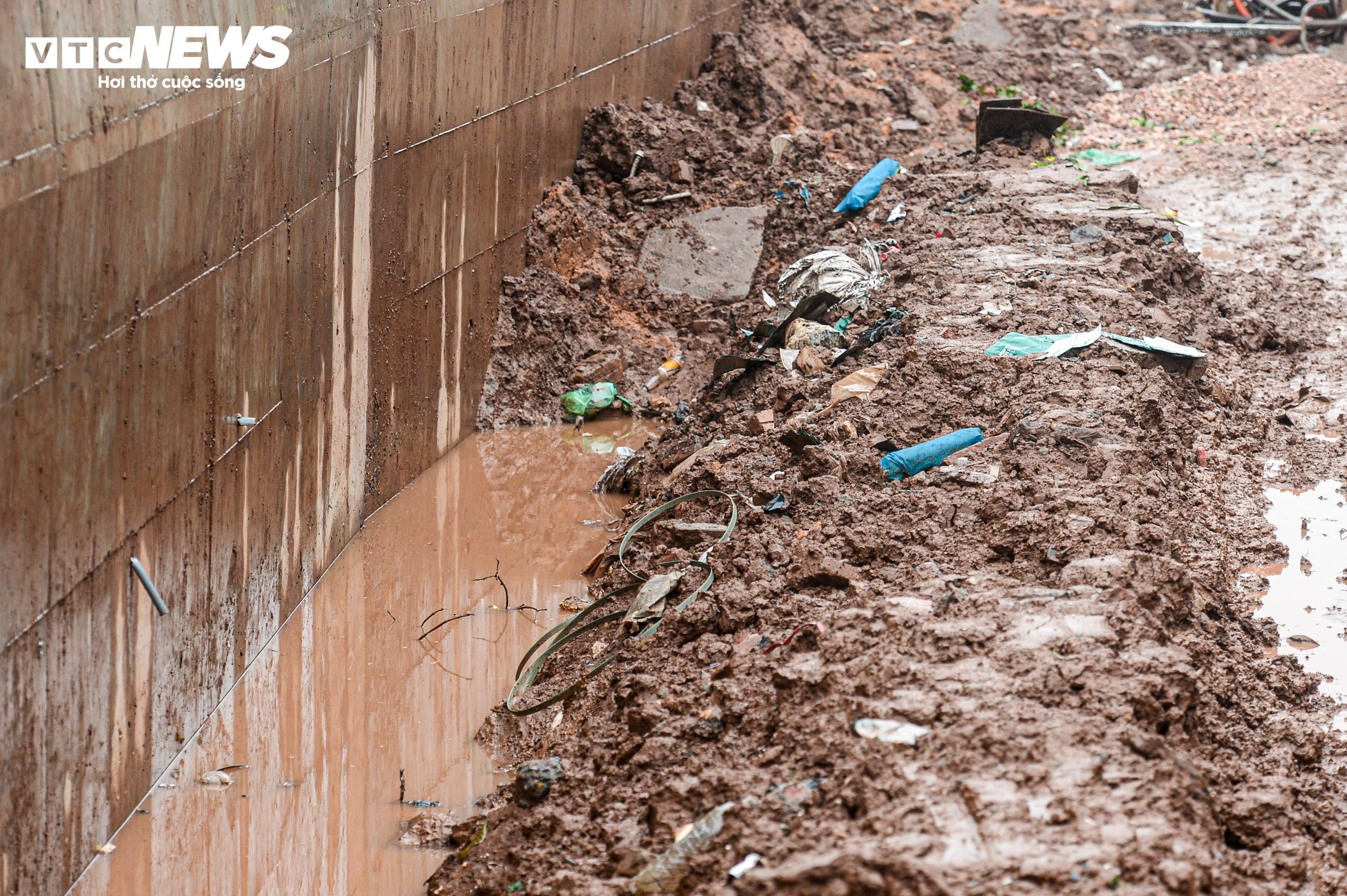 Người dân, tiểu thương ngán ngẩm cảnh dự án 815 tỷ ngổn ngang bùn lầy - 12