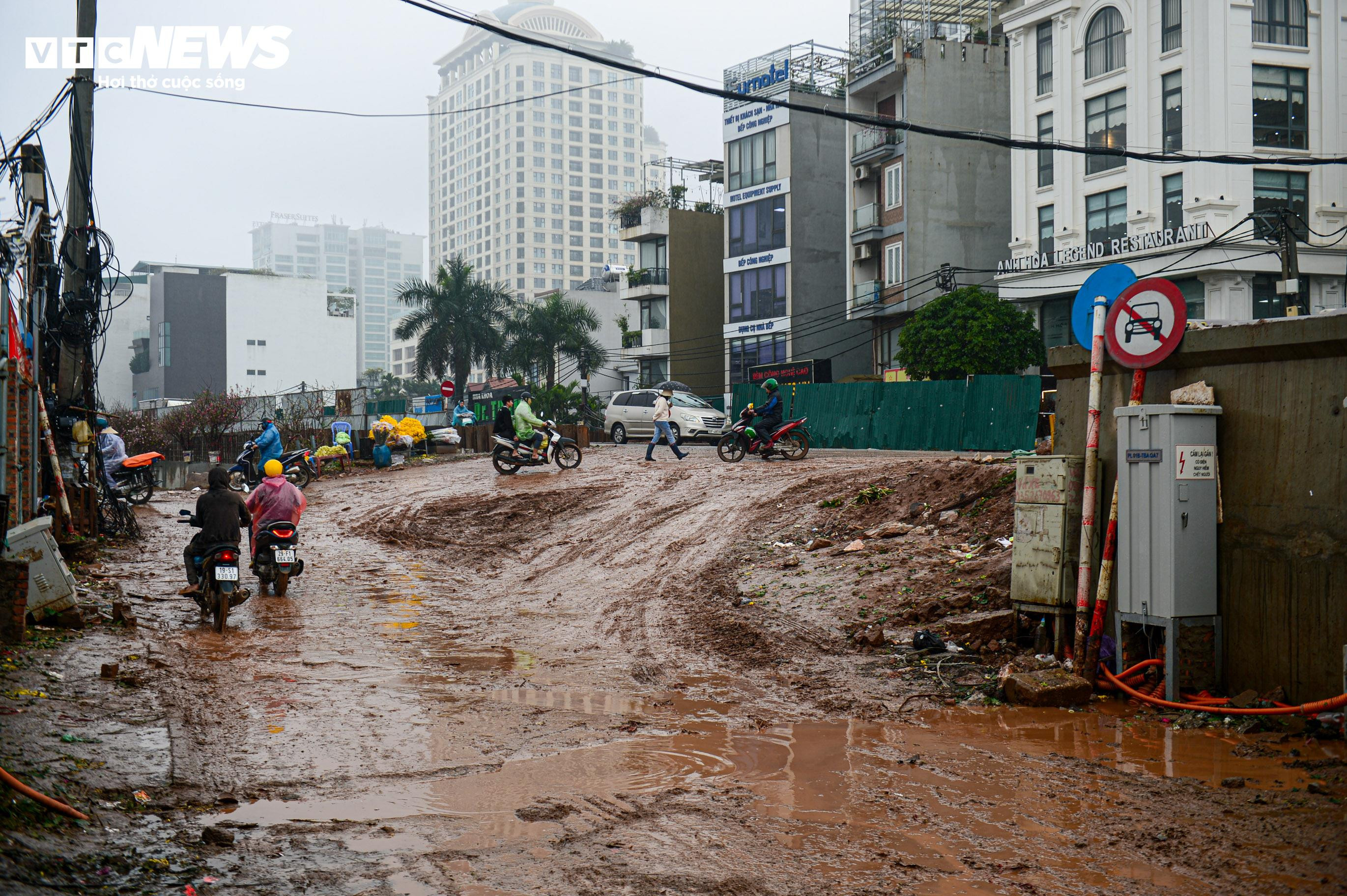 Người dân, tiểu thương ngán ngẩm cảnh dự án 815 tỷ ngổn ngang bùn lầy - 4
