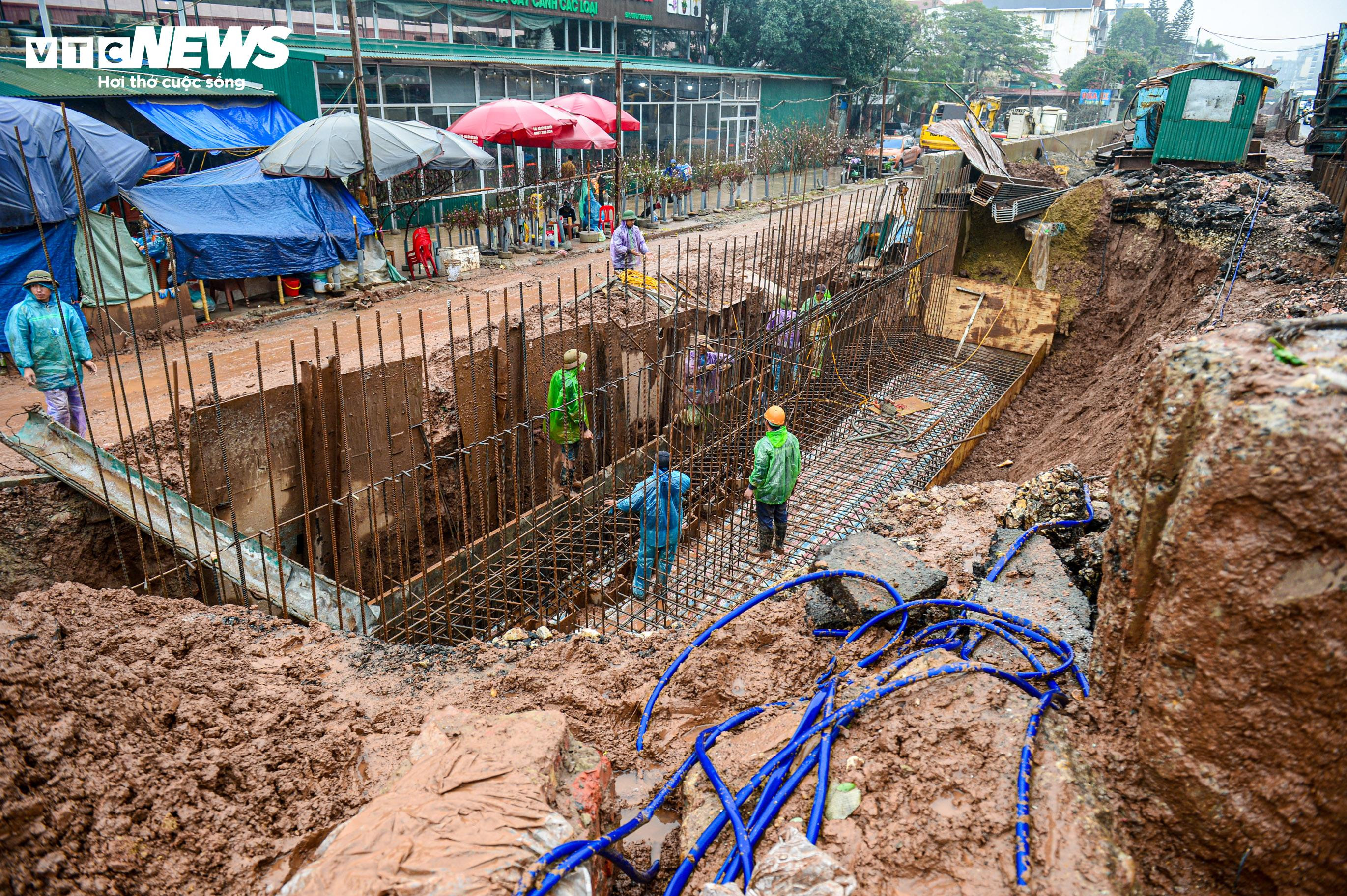 Người dân, tiểu thương ngán ngẩm cảnh dự án 815 tỷ ngổn ngang bùn lầy - 1