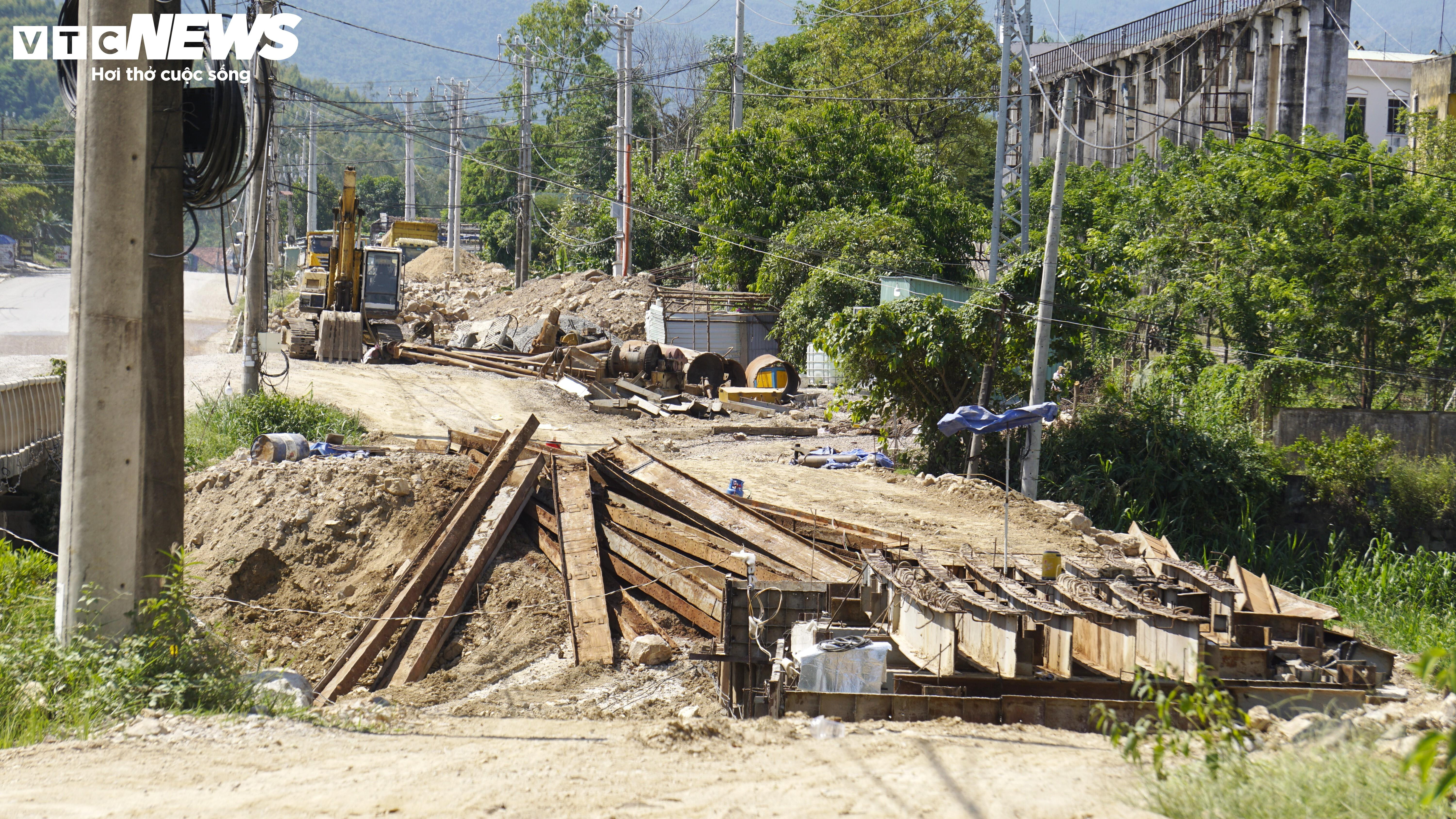 Vì sao thi công Quốc lộ 19 qua tỉnh Bình Định ì ạch kéo dài? - 8