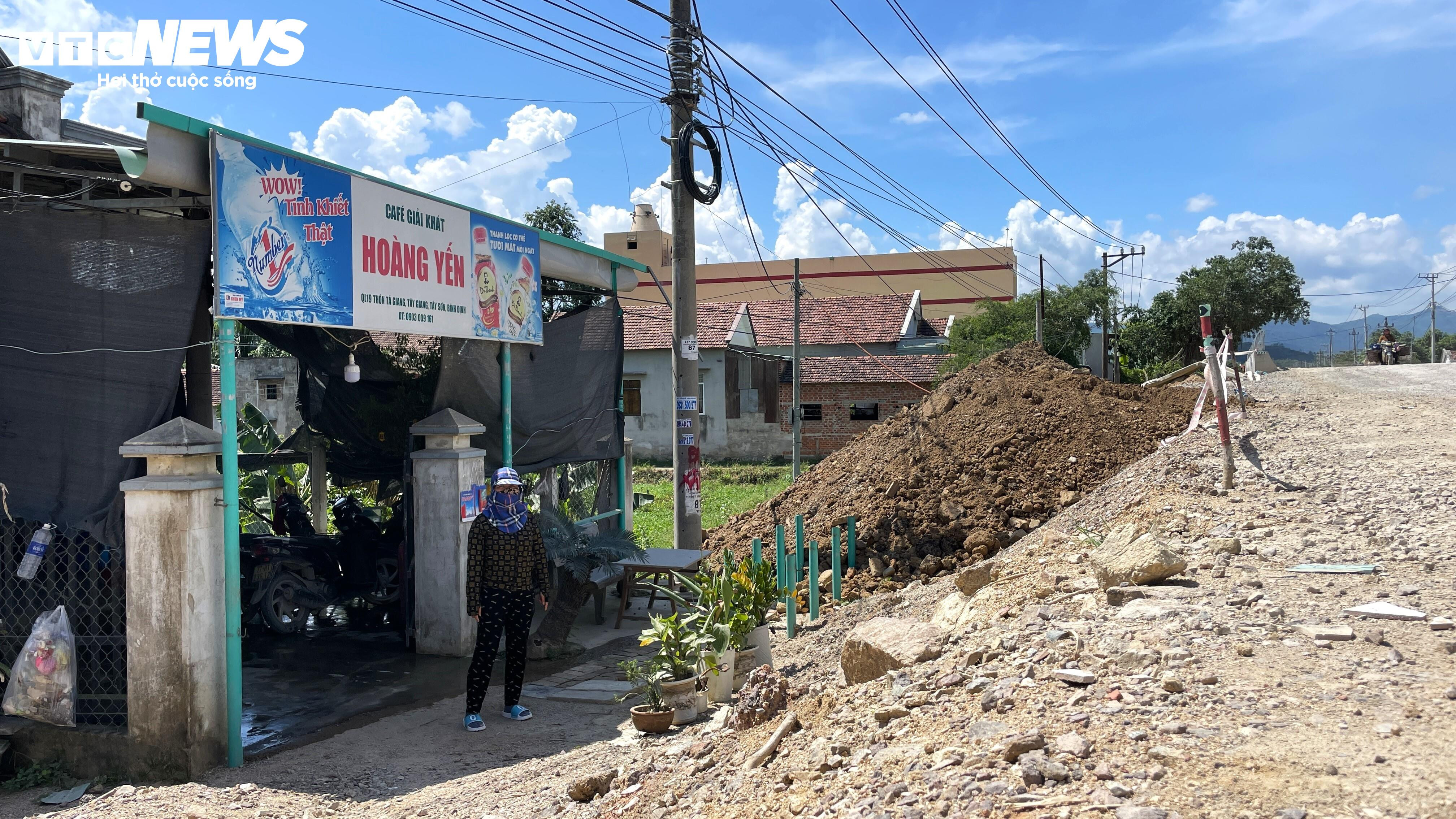 Vì sao thi công Quốc lộ 19 qua tỉnh Bình Định ì ạch kéo dài? - 9