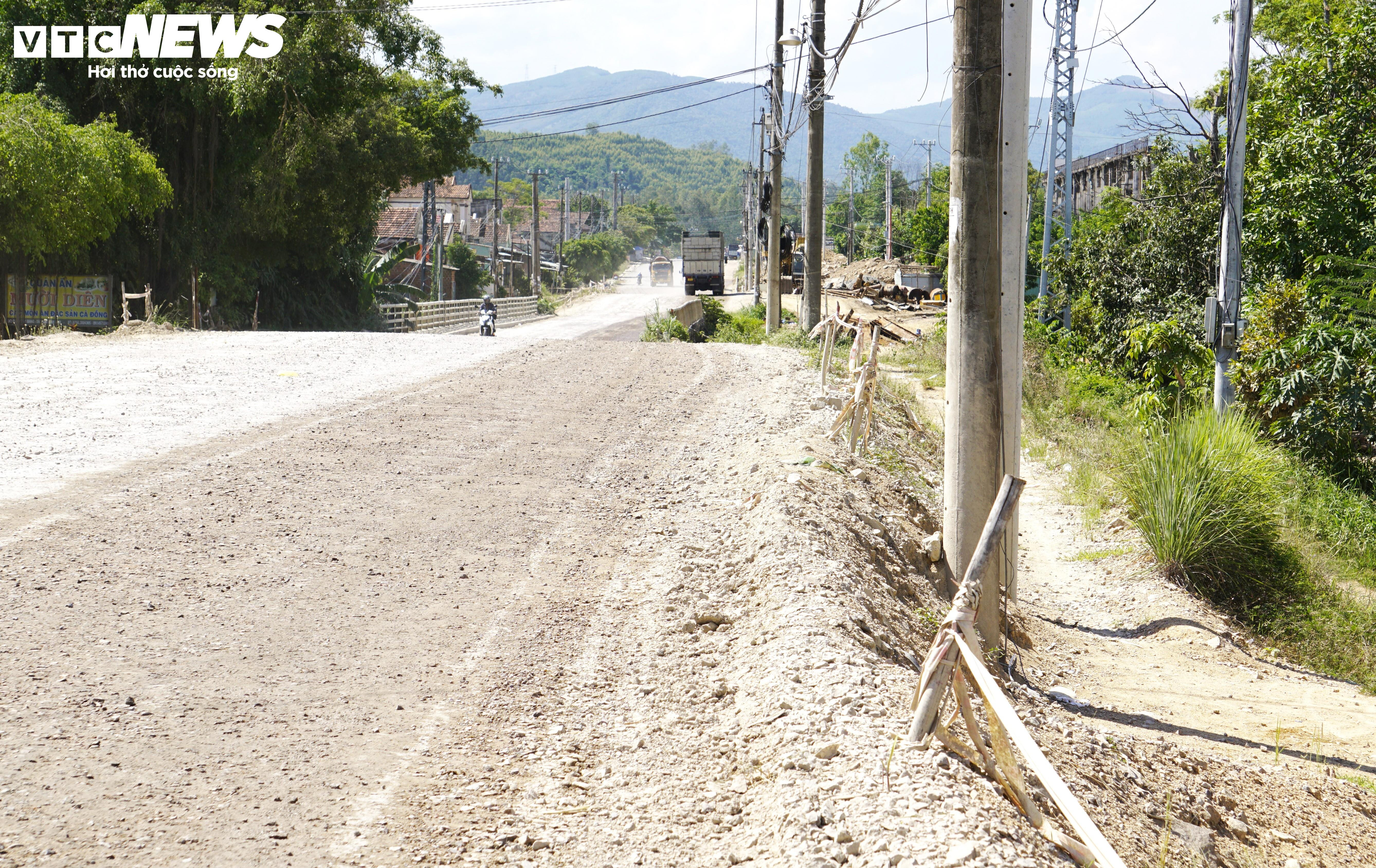 Vì sao thi công Quốc lộ 19 qua tỉnh Bình Định ì ạch kéo dài? - 12