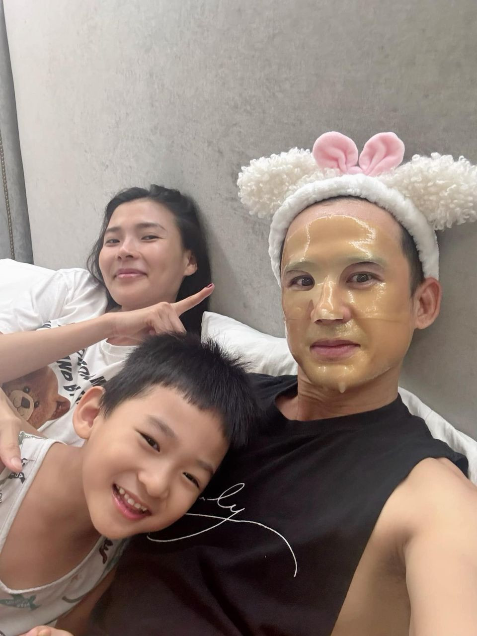 Sao Việt 15/1: Mỹ Tâm gợi cảm bất ngờ, Lý Hùng phong độ ở tuổi 54 - 7