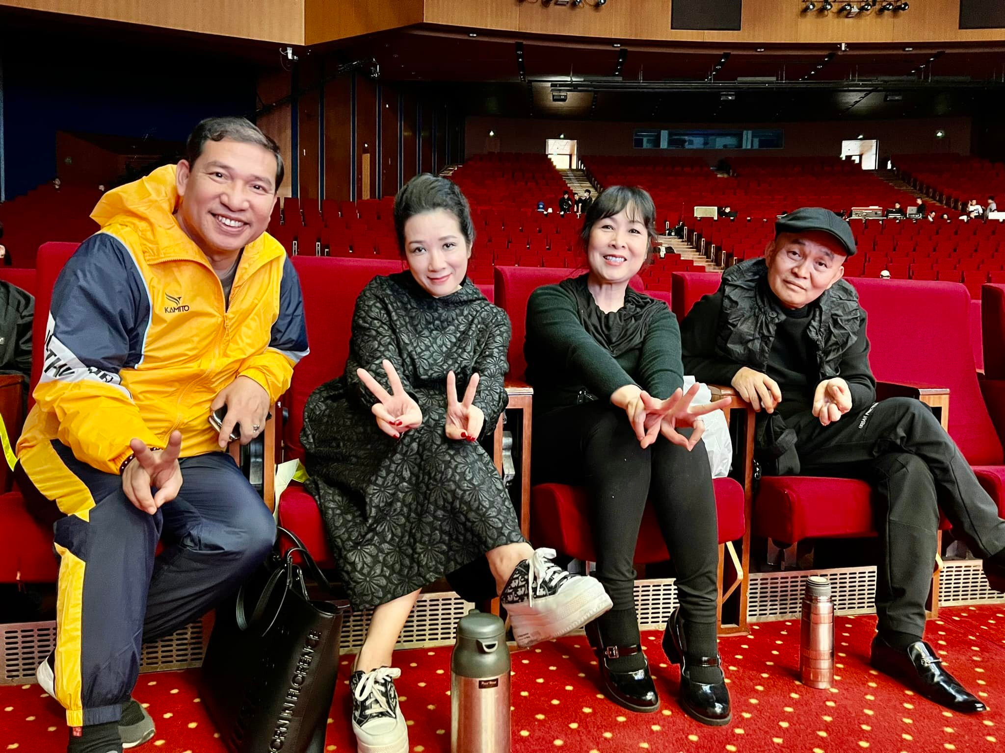 Sao Việt 14/1: Cháu gái Vũ Linh khoe ảnh đi lưu diễn, Thanh Hà ngày càng trẻ đẹp - 5