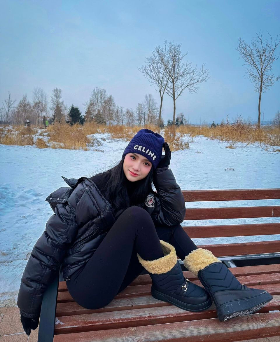 Sao Việt 14/1: Cháu gái Vũ Linh khoe ảnh đi lưu diễn, Thanh Hà ngày càng trẻ đẹp - 4