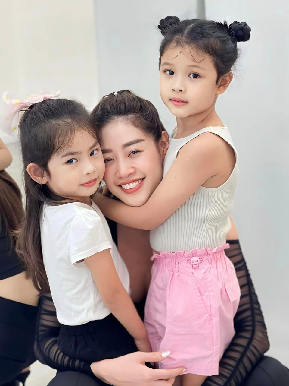 Sao Việt 14/1: Cháu gái Vũ Linh khoe ảnh đi lưu diễn, Thanh Hà ngày càng trẻ đẹp - 3