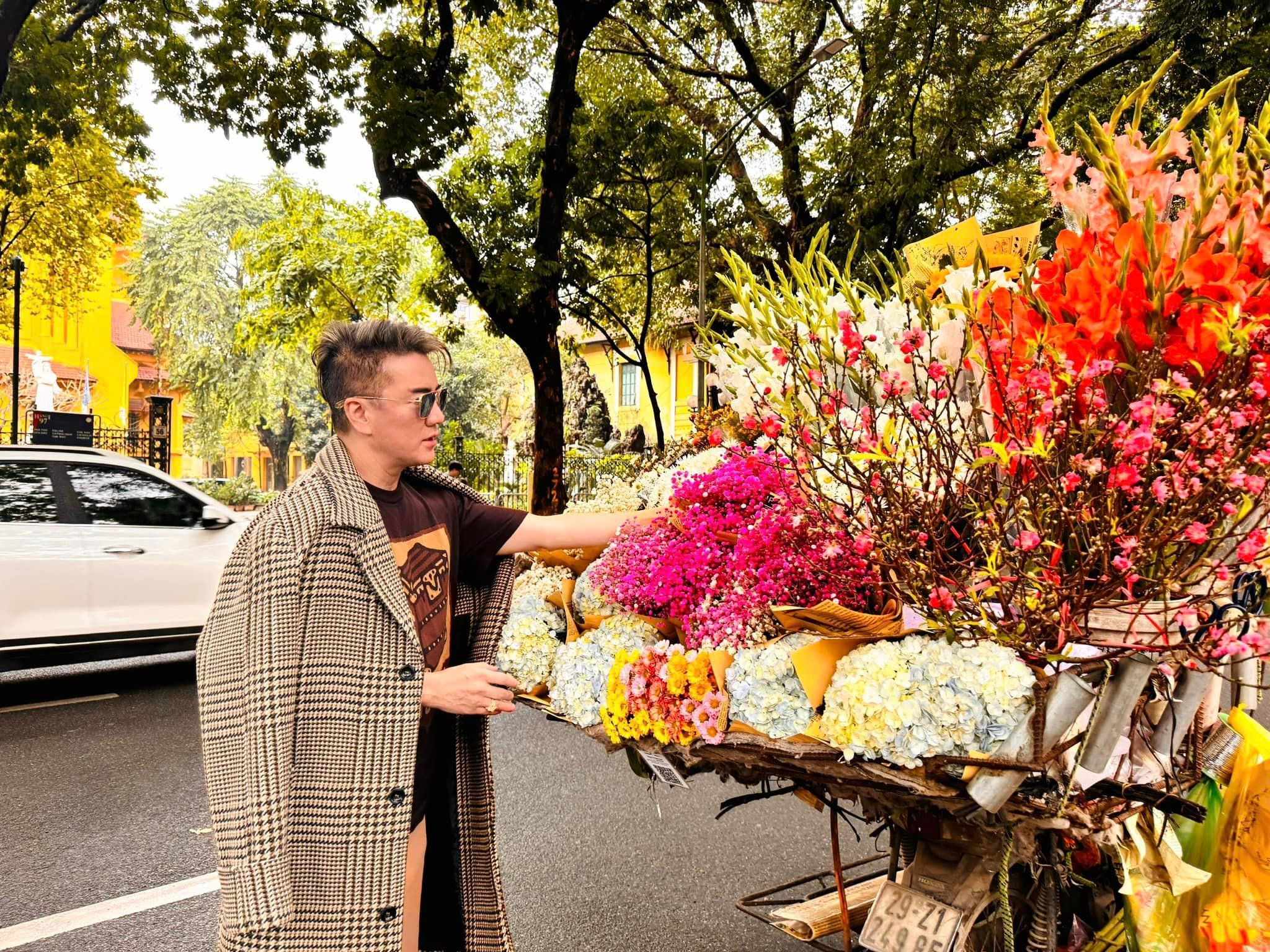 Sao Việt 15/1: Mỹ Tâm gợi cảm bất ngờ, Lý Hùng phong độ ở tuổi 54 - 5