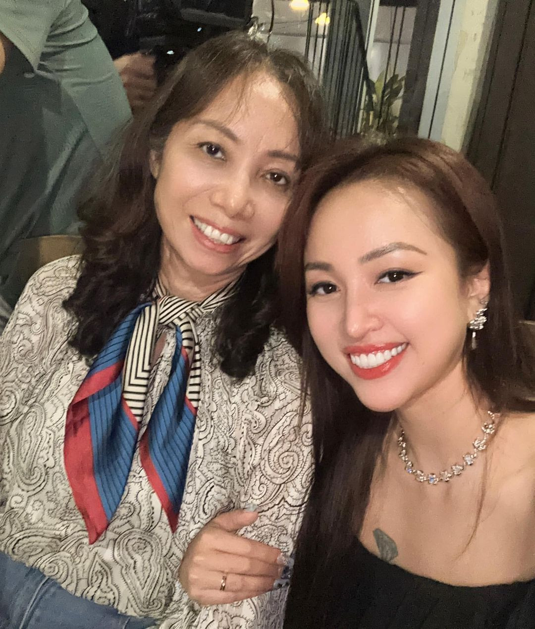 Sao Việt 15/1: Mỹ Tâm gợi cảm bất ngờ, Lý Hùng phong độ ở tuổi 54 - 8