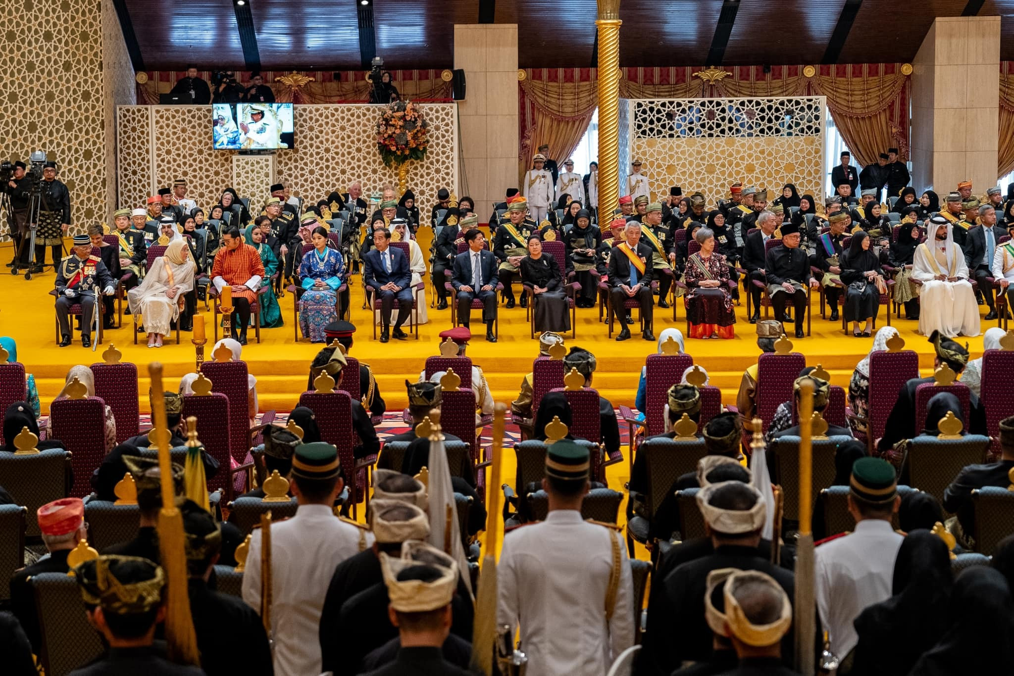 Đám cưới Hoàng tử Brunei: Cặp đôi đẹp như bước ra từ cổ tích - 7