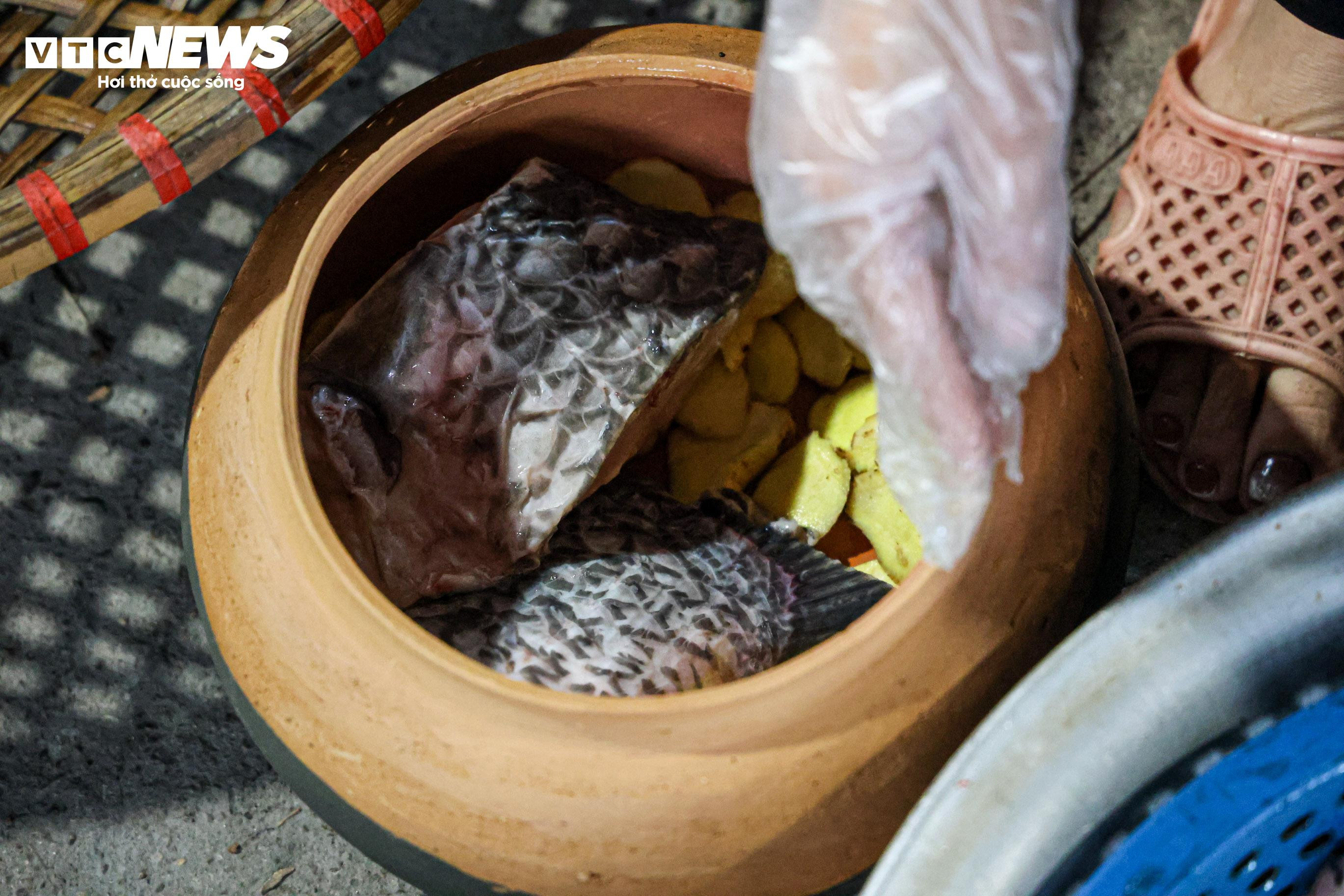 Dân Vũ Đại xuyên đêm đỏ lửa, đeo kính bơi kho cá bạc triệu phục vụ Tết - 7