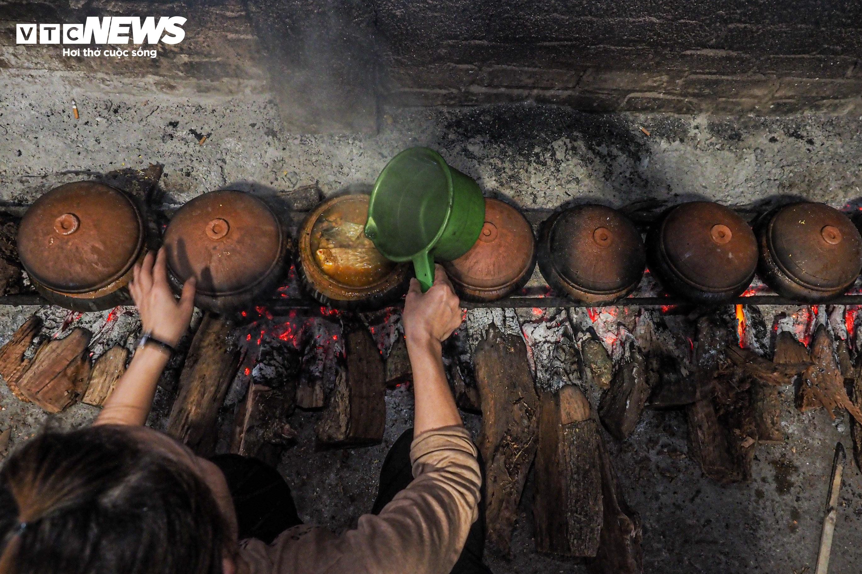 Dân Vũ Đại xuyên đêm đỏ lửa, đeo kính bơi kho cá bạc triệu phục vụ Tết - 11