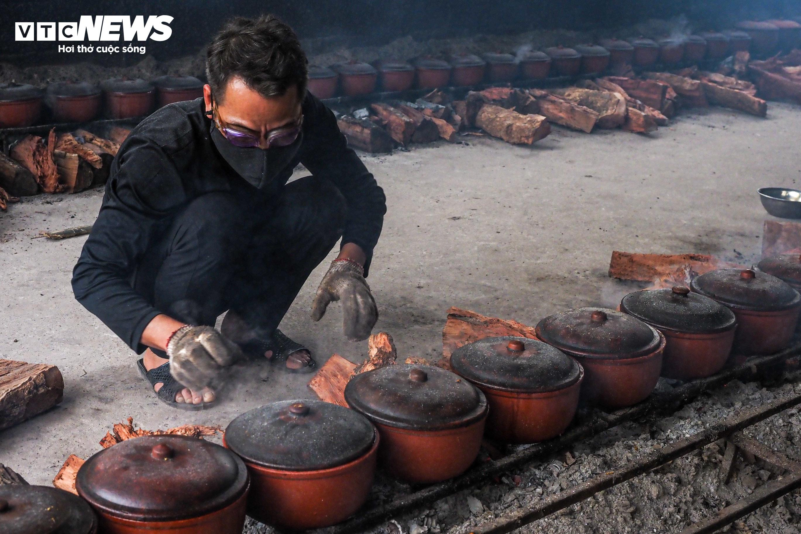 Dân Vũ Đại xuyên đêm đỏ lửa, đeo kính bơi kho cá bạc triệu phục vụ Tết - 12