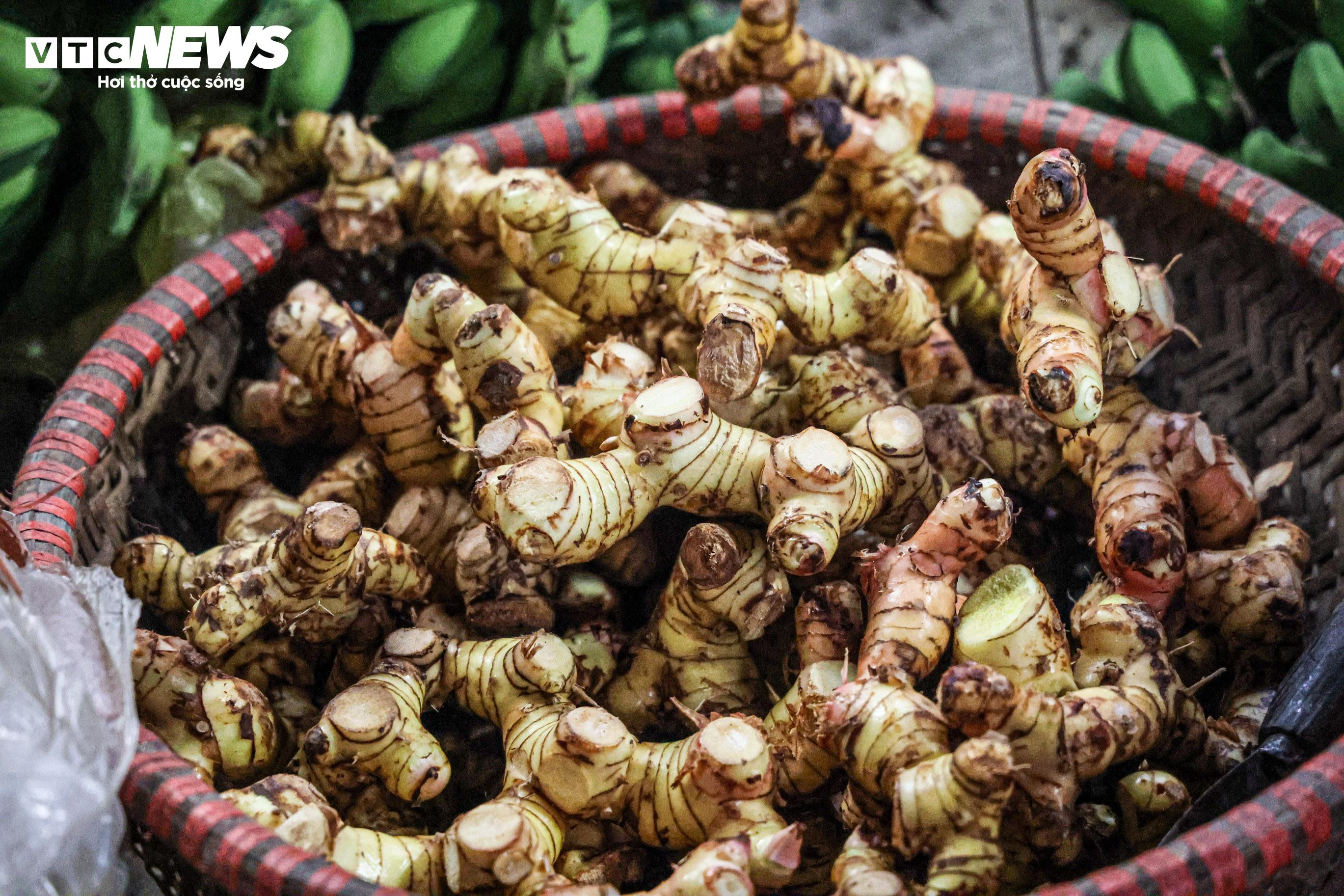 Dân Vũ Đại xuyên đêm đỏ lửa, đeo kính bơi kho cá bạc triệu phục vụ Tết - 3