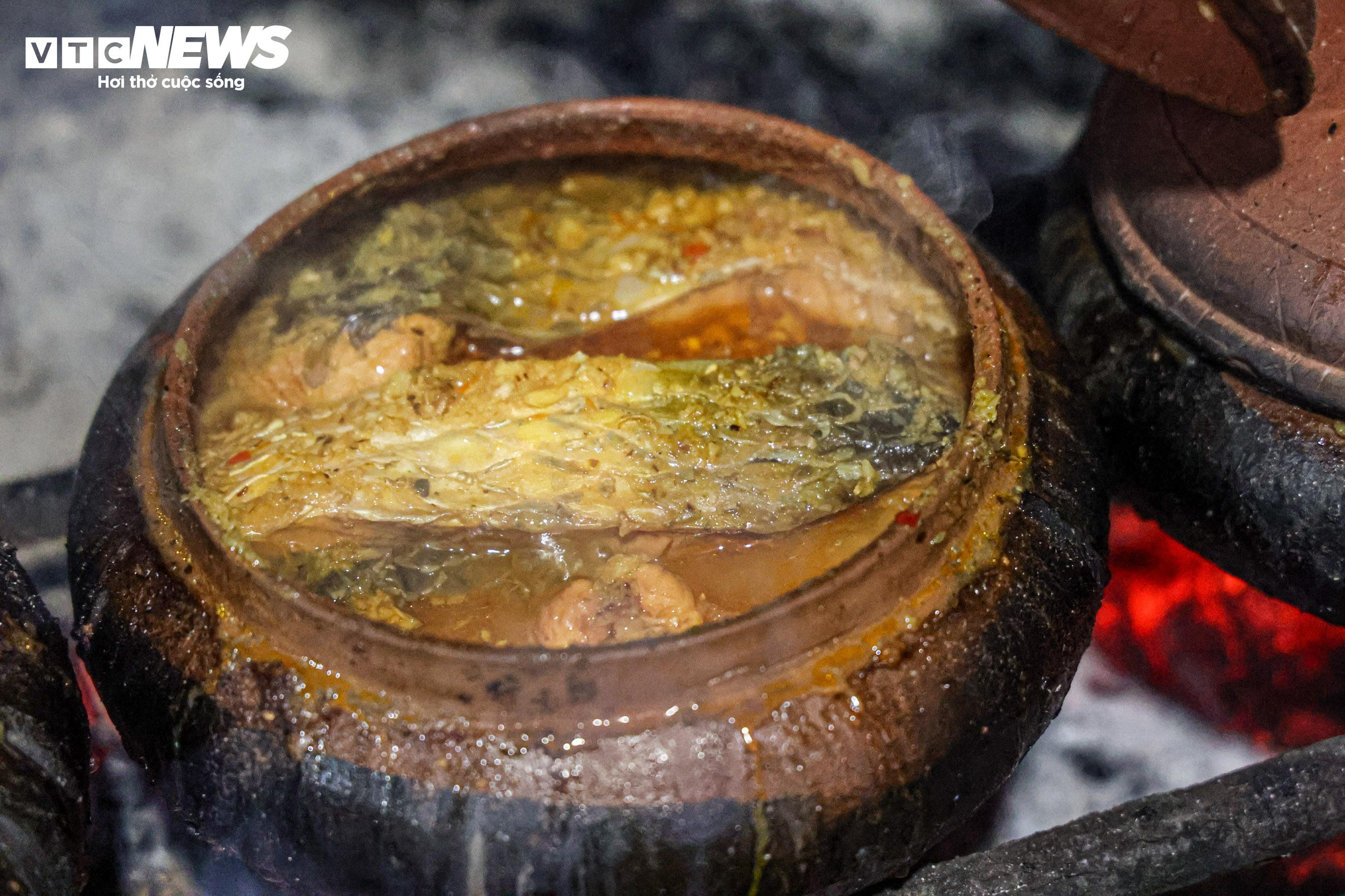 Dân Vũ Đại xuyên đêm đỏ lửa, đeo kính bơi kho cá bạc triệu phục vụ Tết - 14