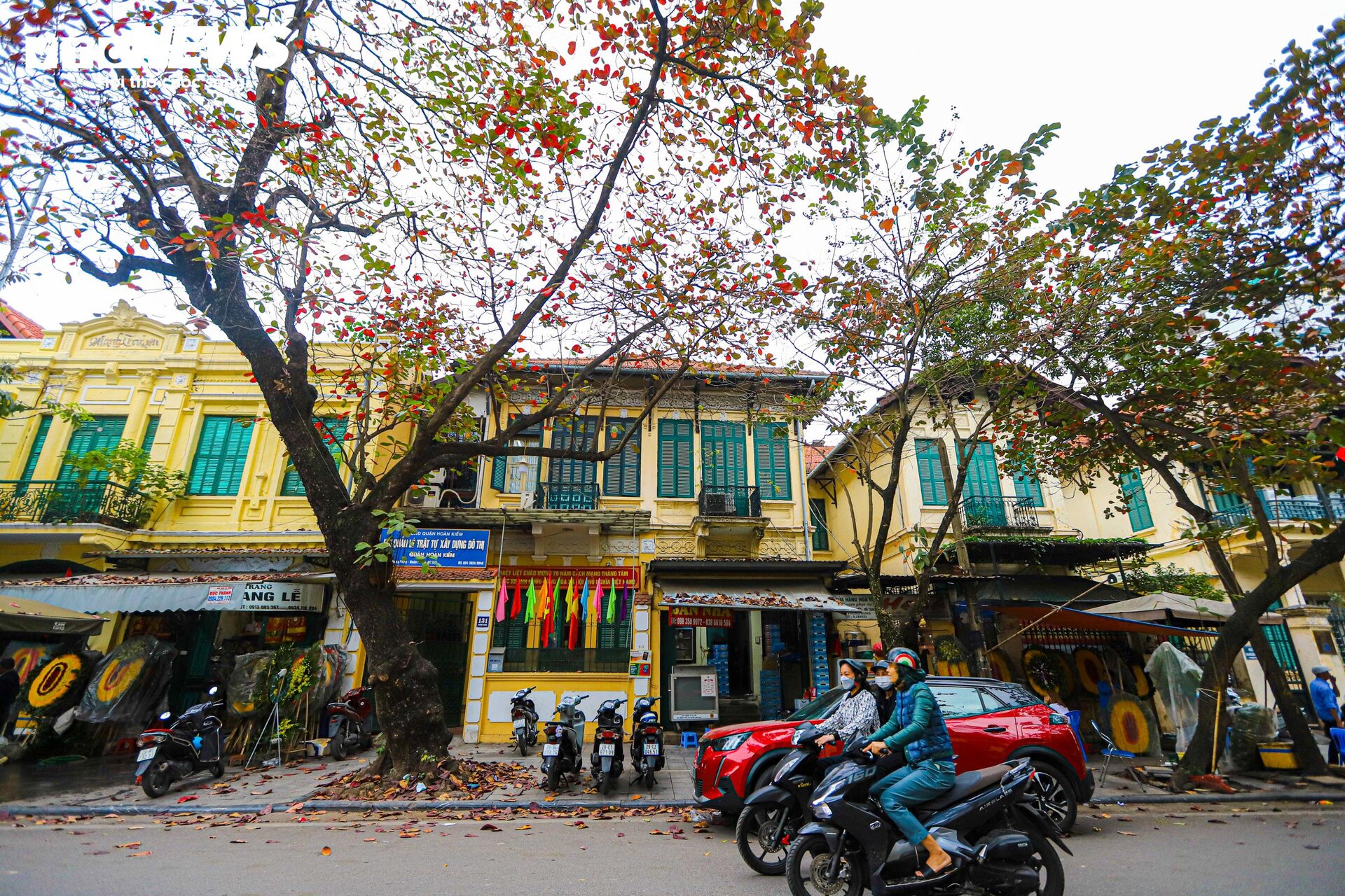 Hà Nội mùa cây bàng lá đỏ - 11