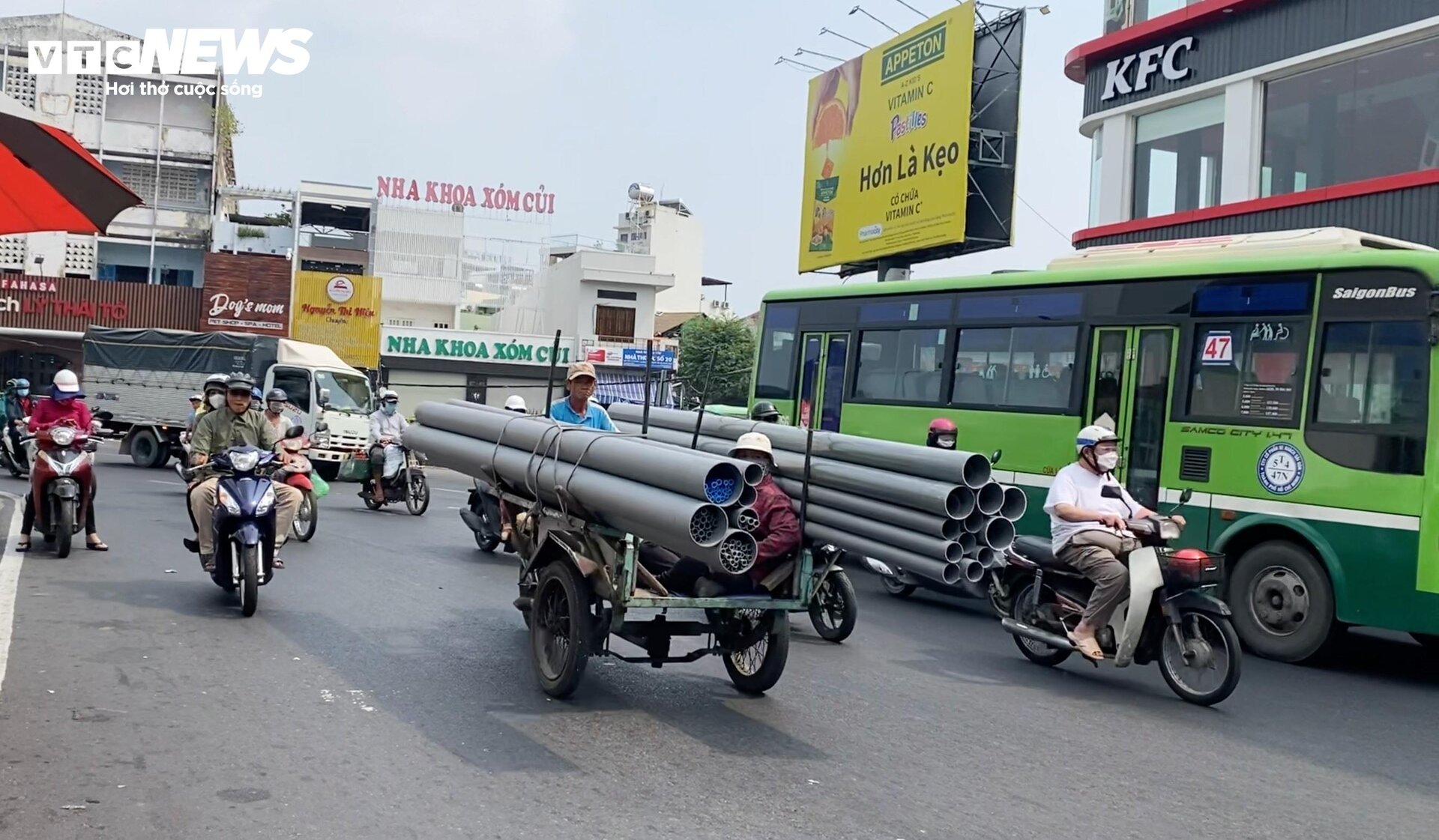 Gây nhiều tai nạn thương tâm, xe 'máy chém' vẫn nghênh ngang diễu phố - 15