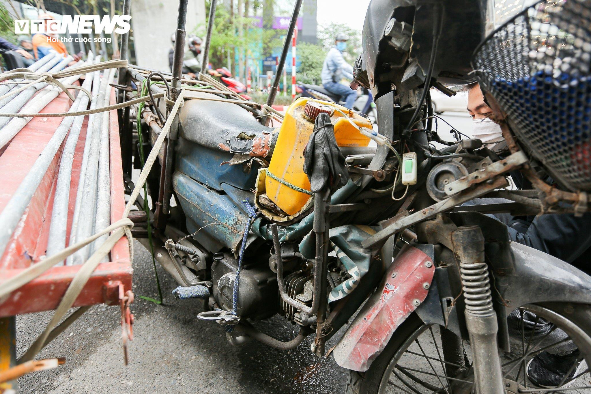 Bị CSGT xử lý, tài xế xe 'máy chém' vin cớ mưu sinh nguỵ biện cho sai phạm - 4