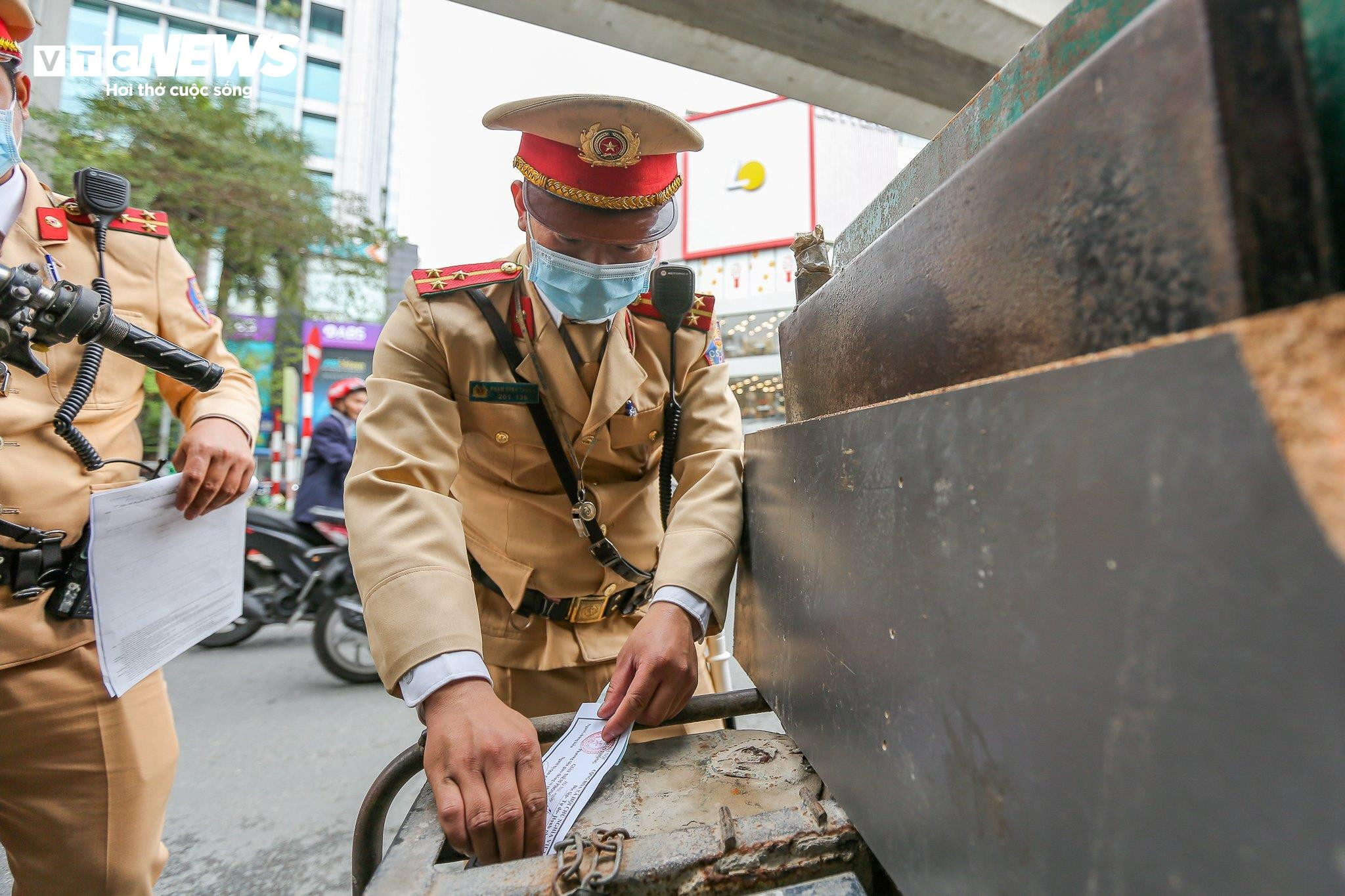 Bị CSGT xử lý, tài xế xe 'máy chém' vin cớ mưu sinh nguỵ biện cho sai phạm - 9