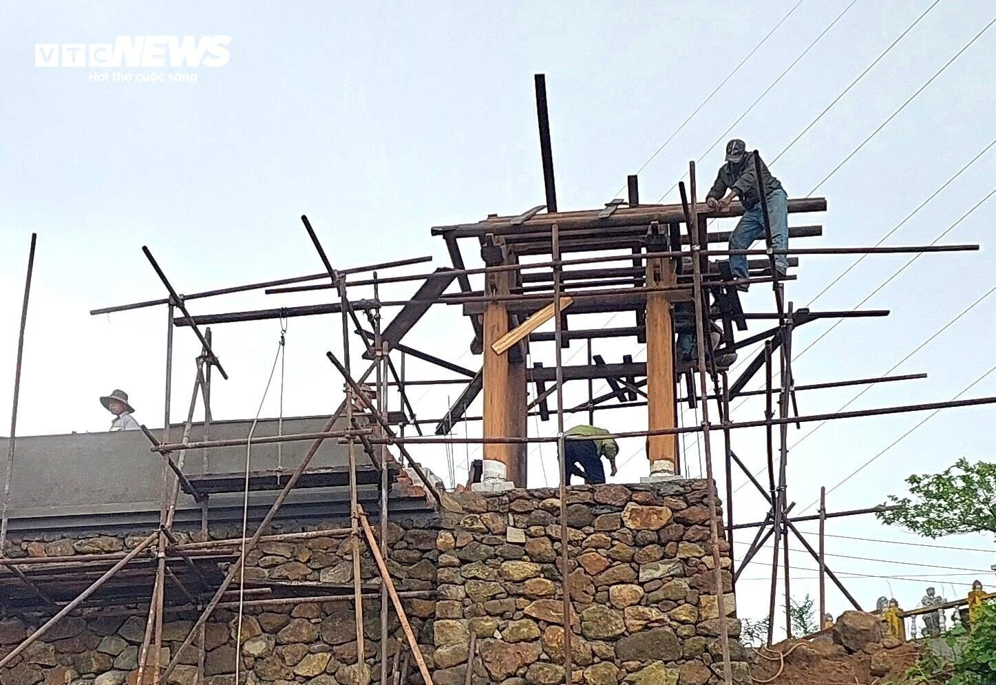 Di tích Hải Vân quan chưa thể đón khách vì vướng... cột điện - 6