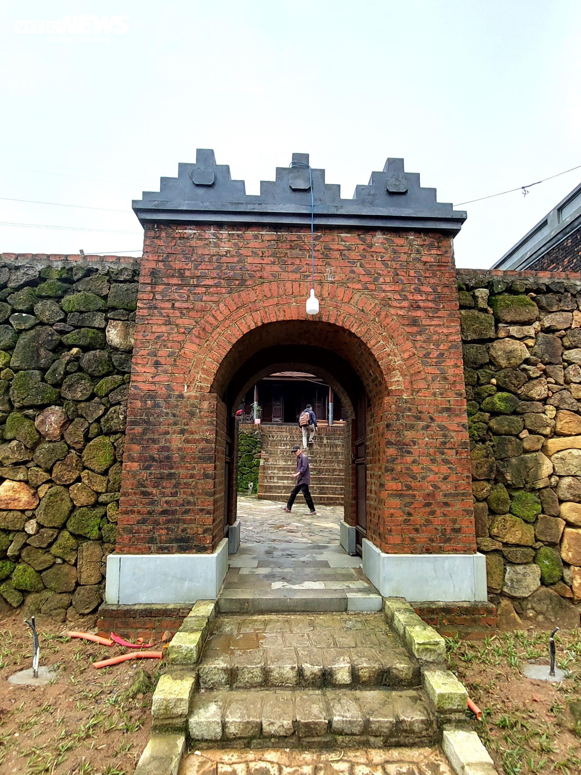 Di tích Hải Vân quan chưa thể đón khách vì vướng... cột điện - 5