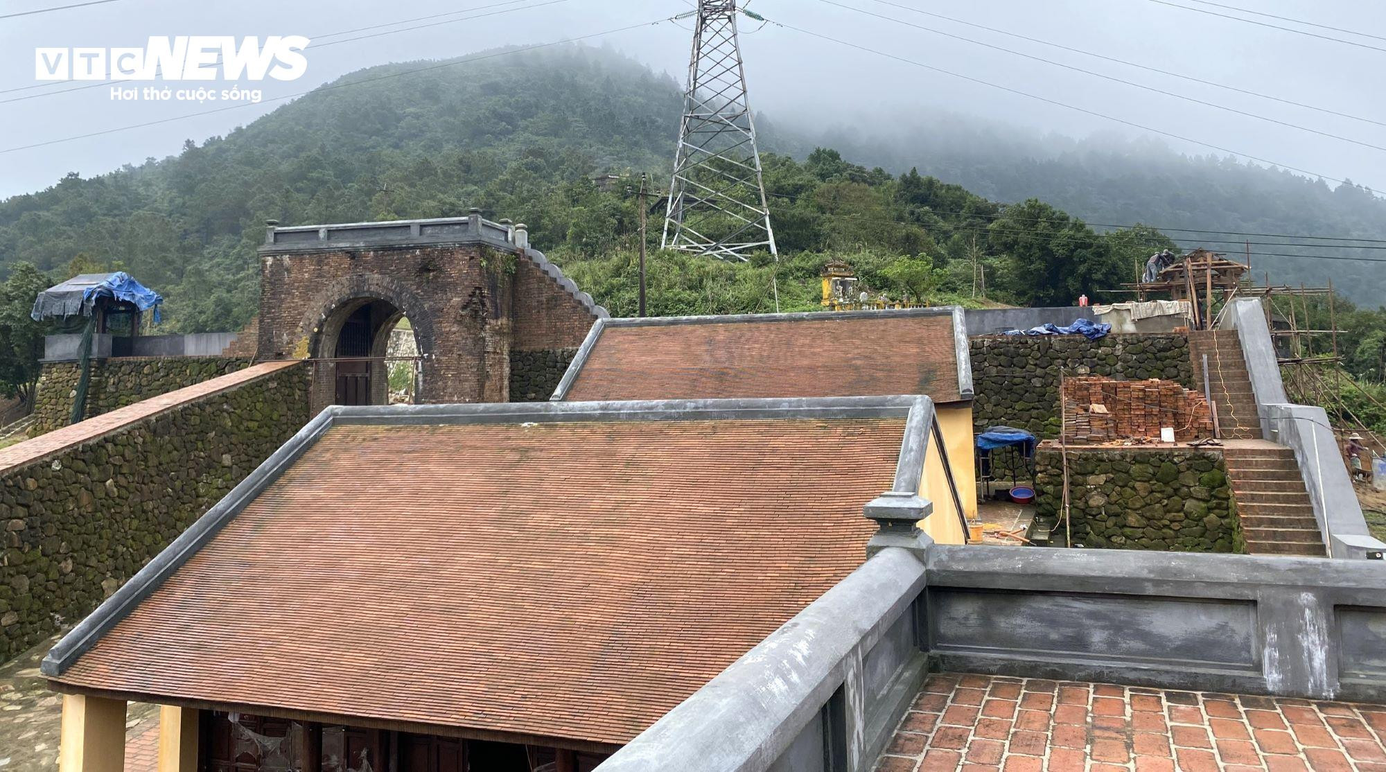 Di tích Hải Vân quan chưa thể đón khách vì vướng... cột điện - 12