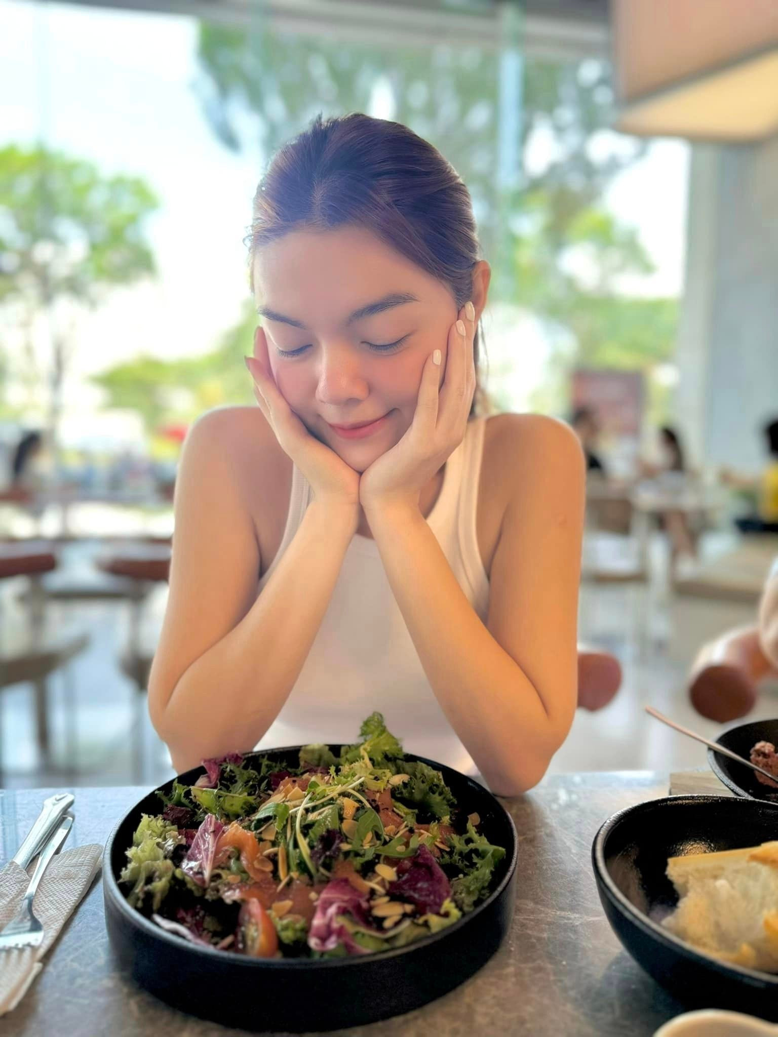 Sao Việt 21/1: Con gái Vũ Linh đóng kịch Tết, Nhã Phương đẹp dịu dàng - 3