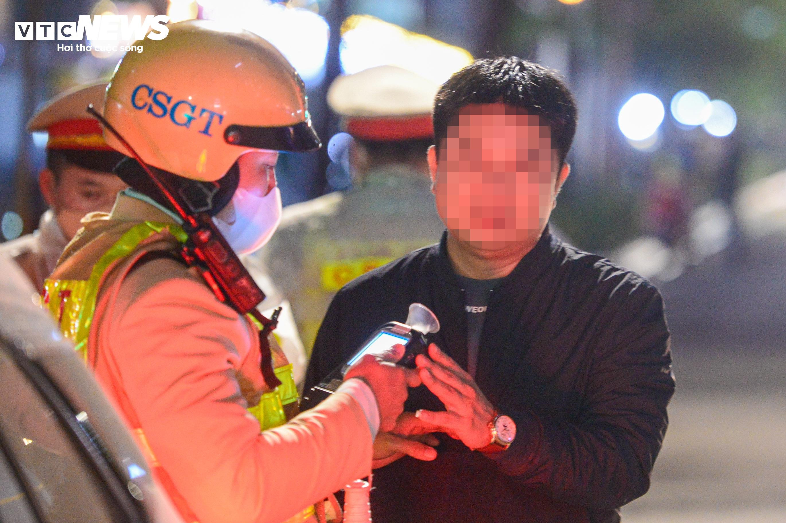 Uống 1-2 chén rượu trong tiệc tất niên, tài xế bị phạt 3 triệu đồng - 8