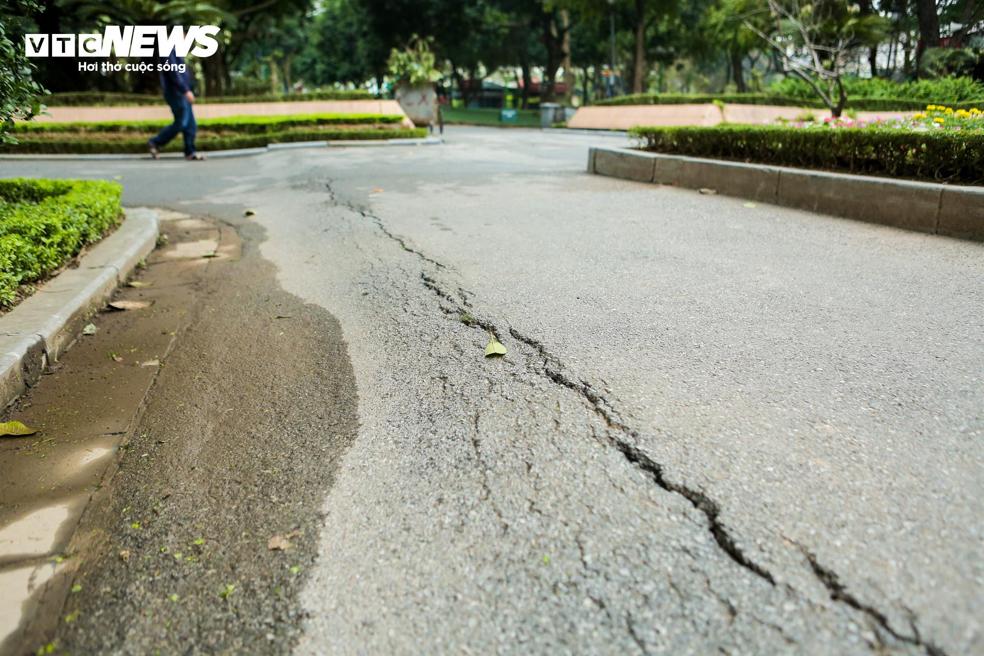 Hiện trạng xuống cấp của 2 công viên lớn ở Hà Nội sắp được cải tạo - 17