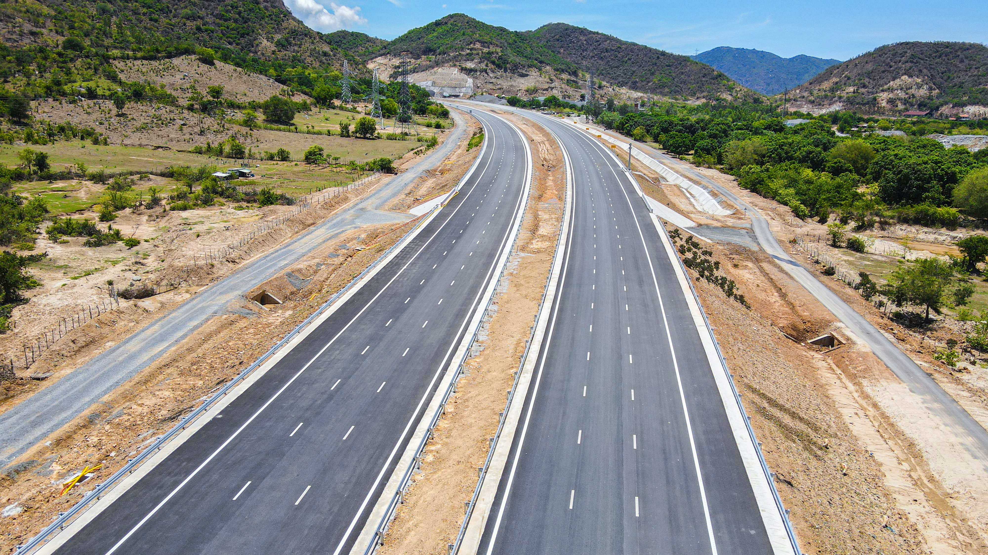 Những công trình giao thông trọng điểm được khai thác trong năm 2023 - 7