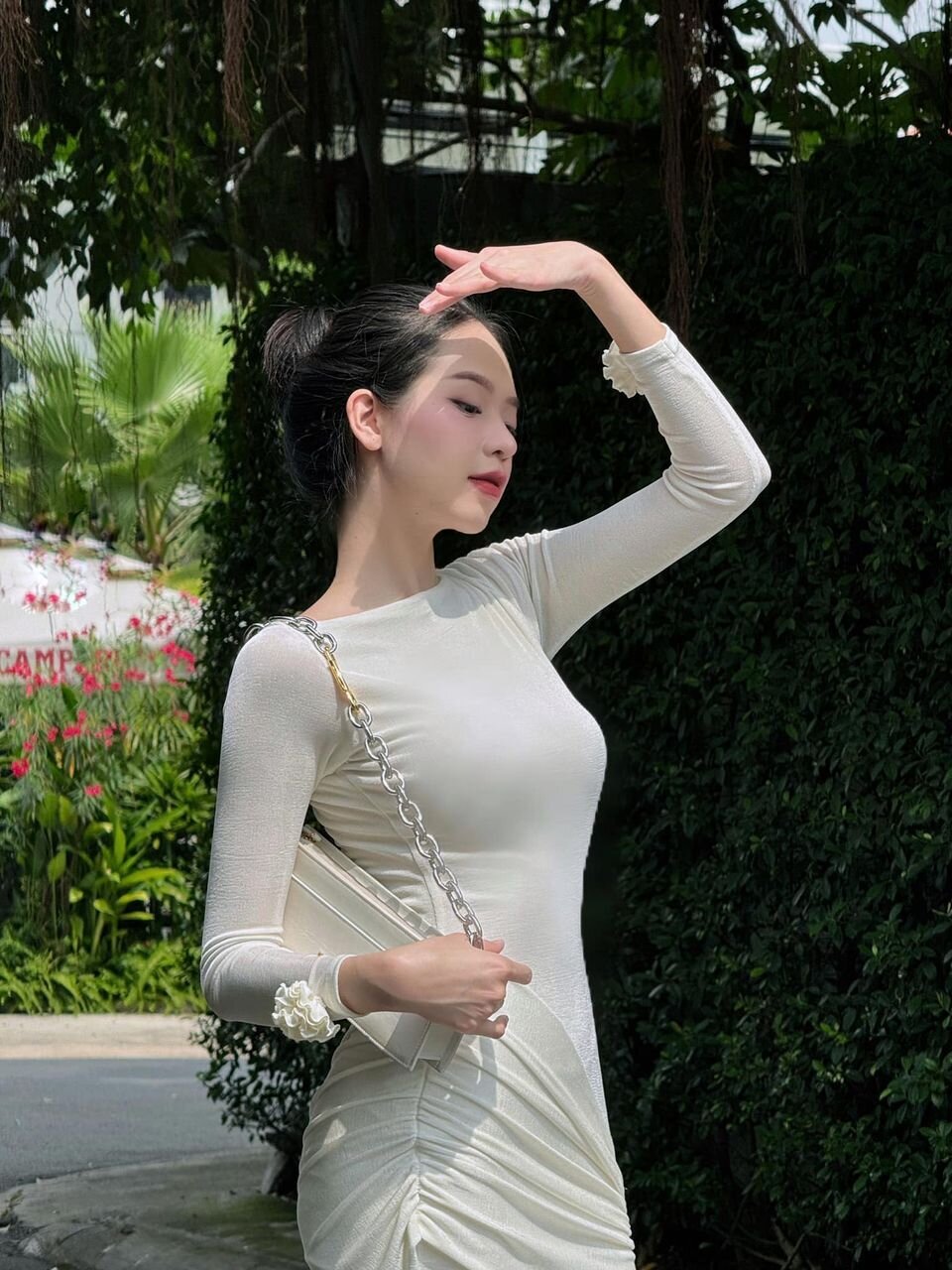 Sao Việt 27/1: Hương Giang sang năm lấy chồng, Mạnh Trường tậu biệt thự mới - 9