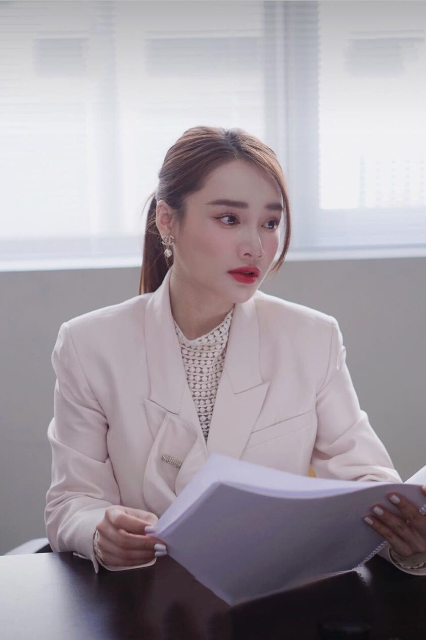 Sao Việt 27/1: Hương Giang sang năm lấy chồng, Mạnh Trường tậu biệt thự mới - 3