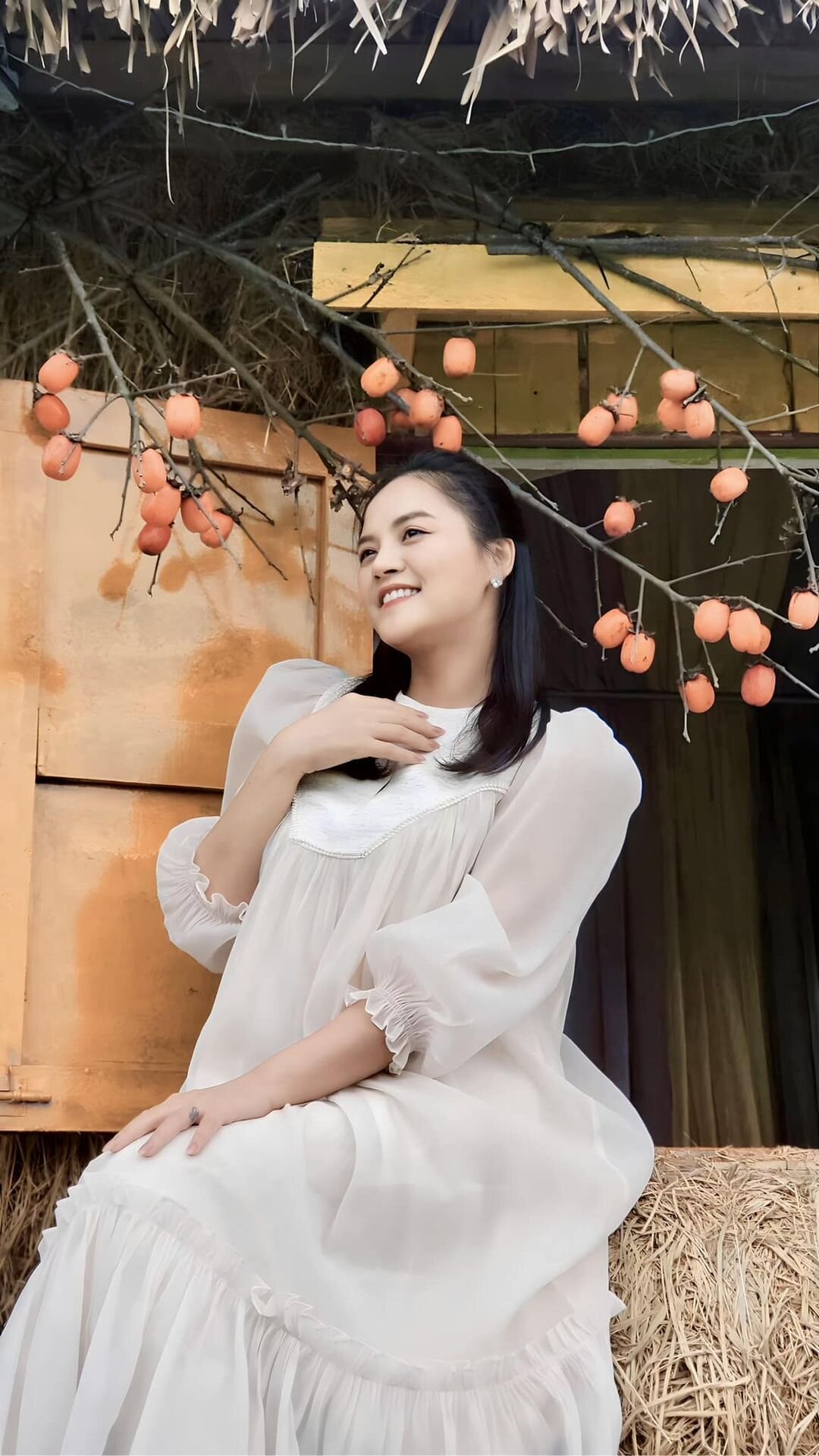 Sao Việt 28/1: Vợ chồng Trấn Thành tình tứ, Việt Trinh trẻ trung ở tuổi 52 - 11
