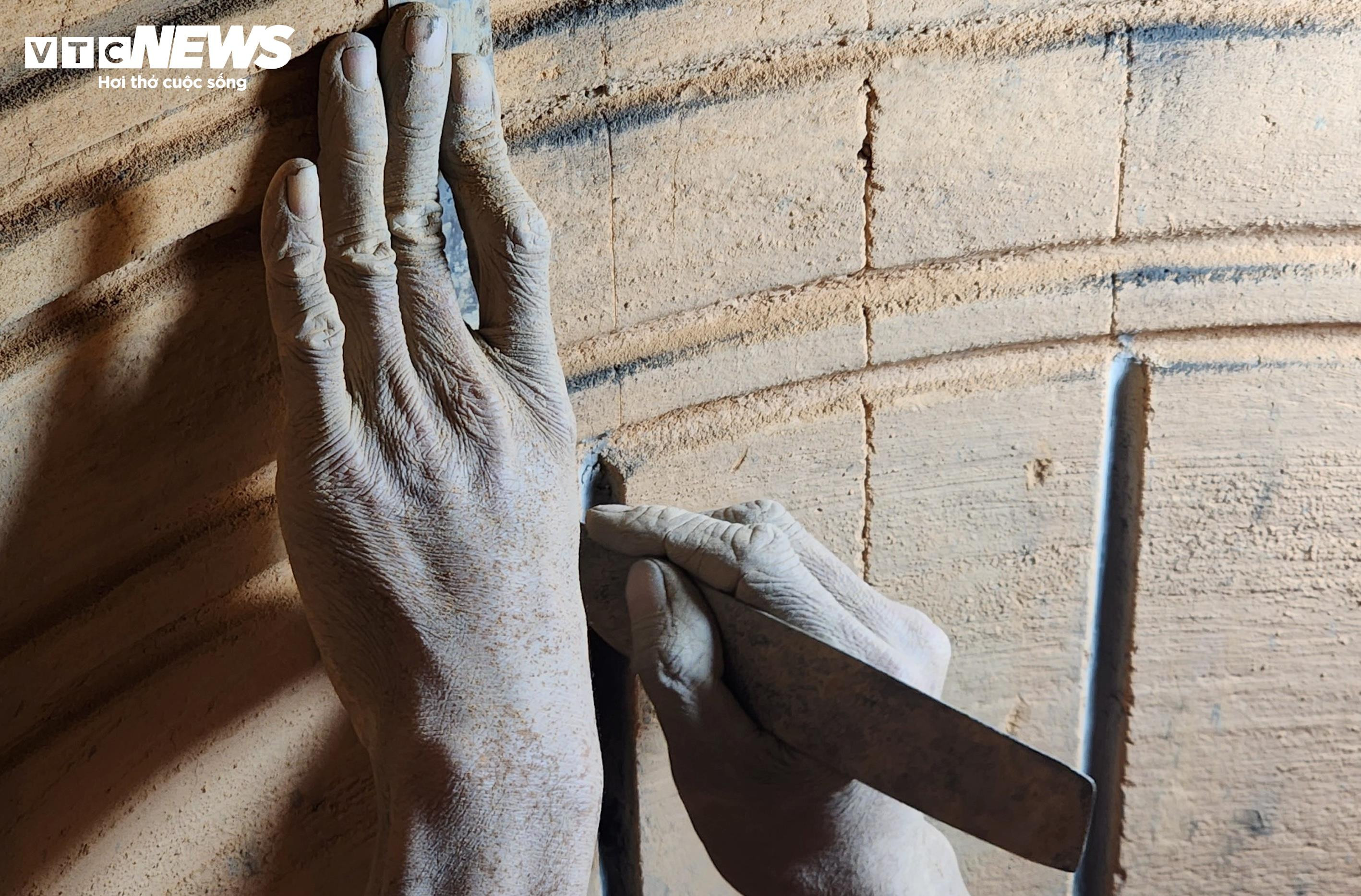 Khám phá làng đúc đồng trăm tuổi nơi sinh ra nhiều bảo vật quốc gia ở Huế - 9