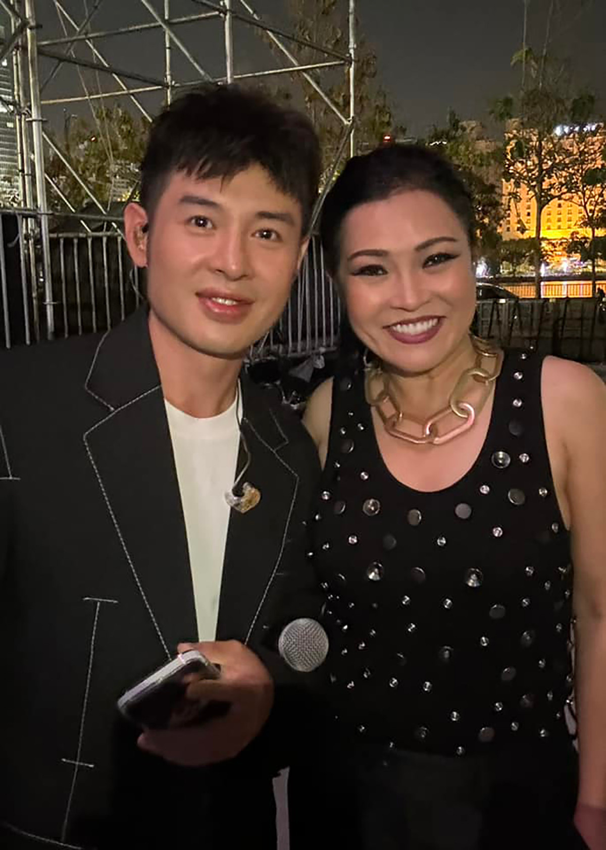 Sao Việt 29/1: Hồng Nhung tự nhận 'ca sĩ loa phường', Minh Tú khoe sắp cưới - 3