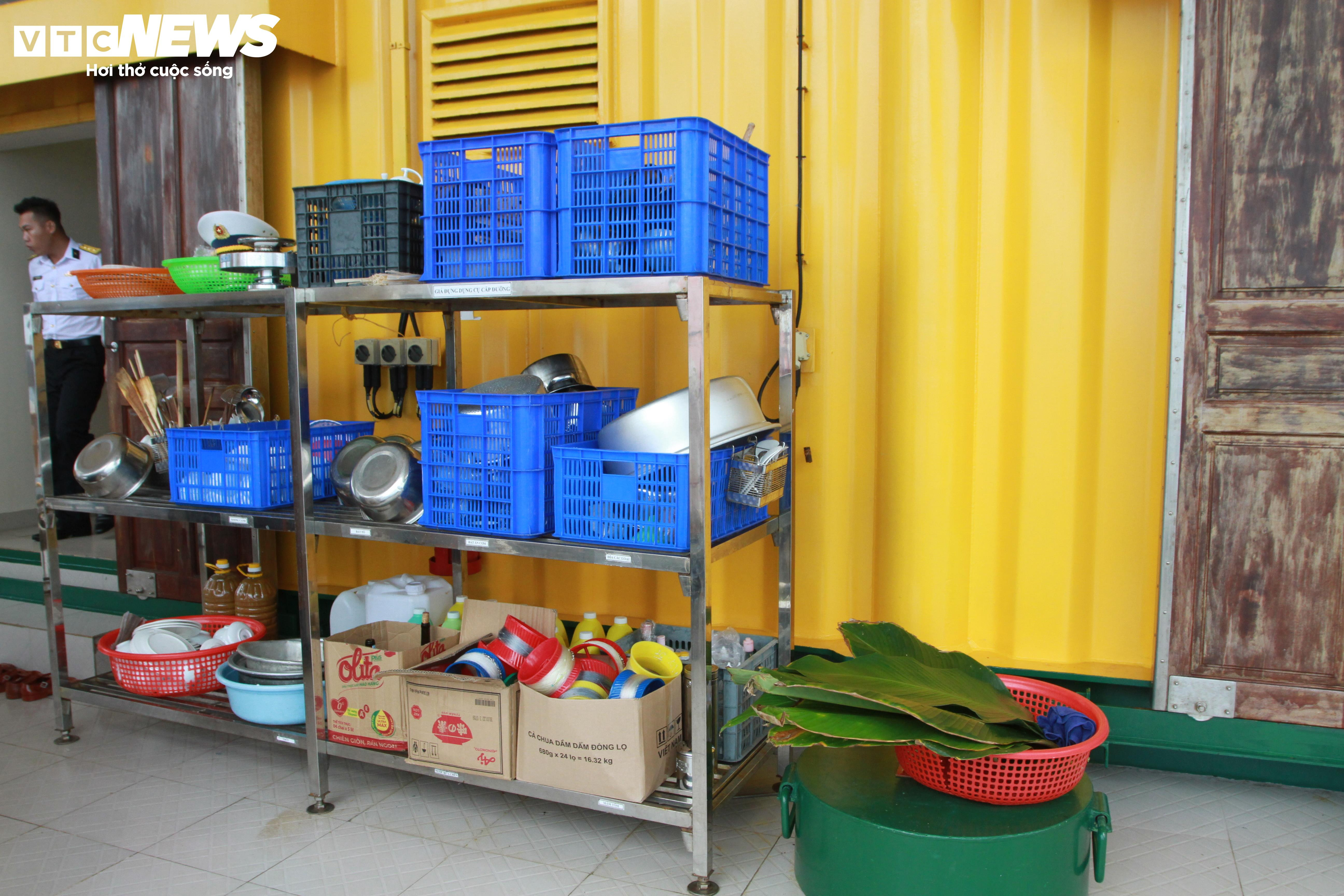 Vượt sóng gió đưa Tết đến thềm lục địa của Tổ quốc - 18