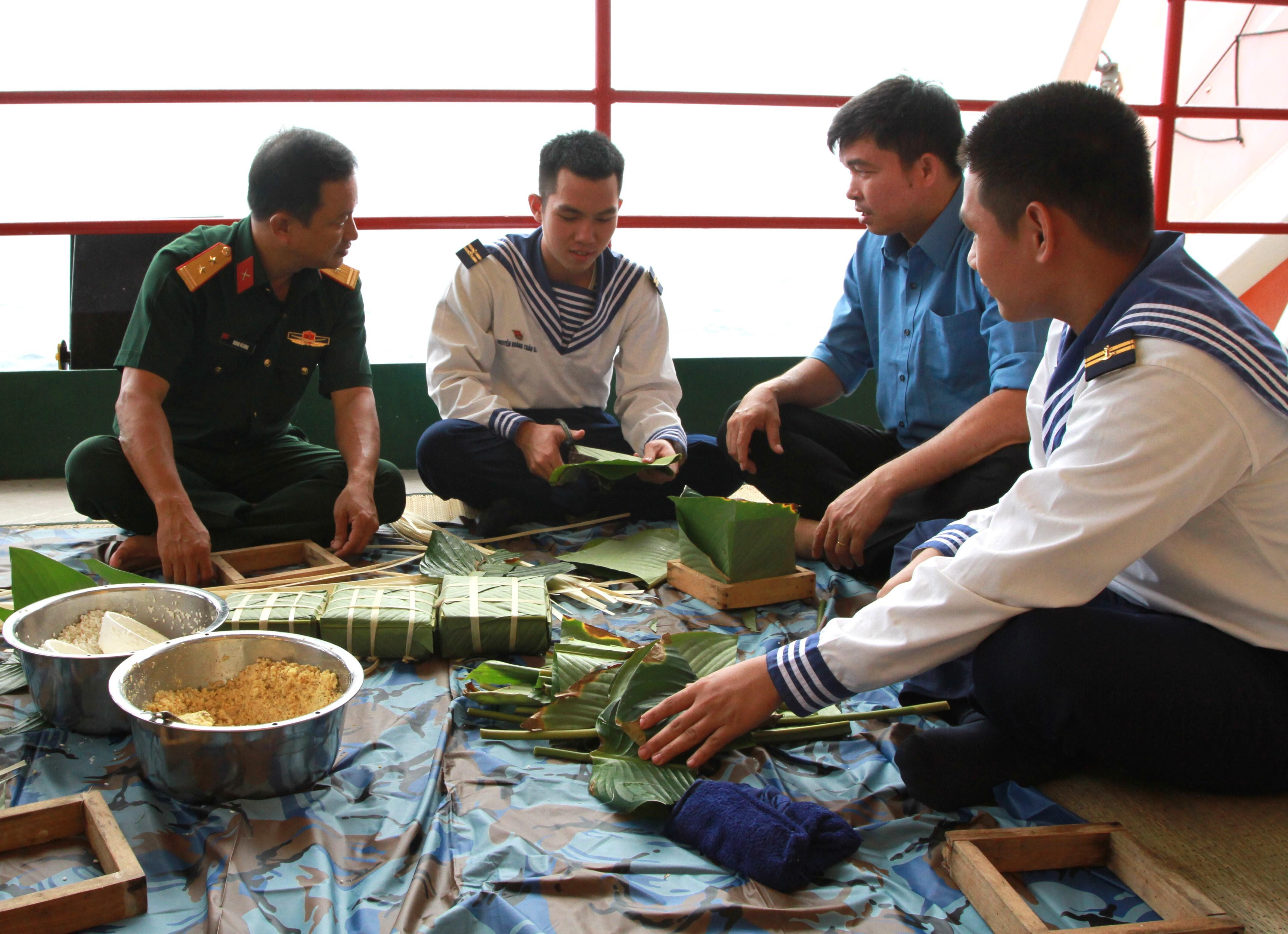 Vượt sóng gió đưa Tết đến thềm lục địa của Tổ quốc - 17