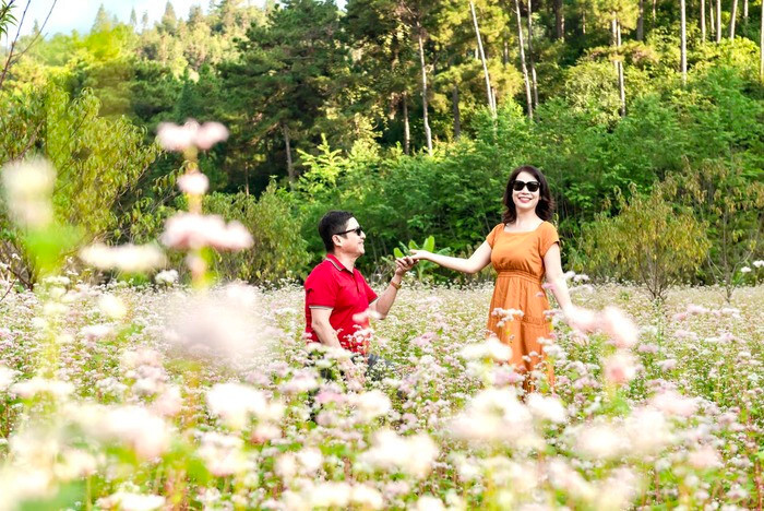 Sao Việt 29/1: Hồng Nhung tự nhận 'ca sĩ loa phường', Minh Tú khoe sắp cưới - 5