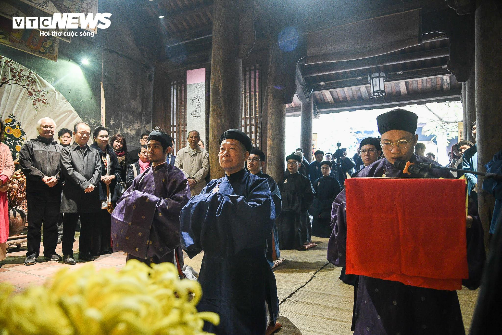 Hơn 100 người mặc áo dài truyền thống, tái hiện Tết xưa trên phố cổ Hà Nội - 12