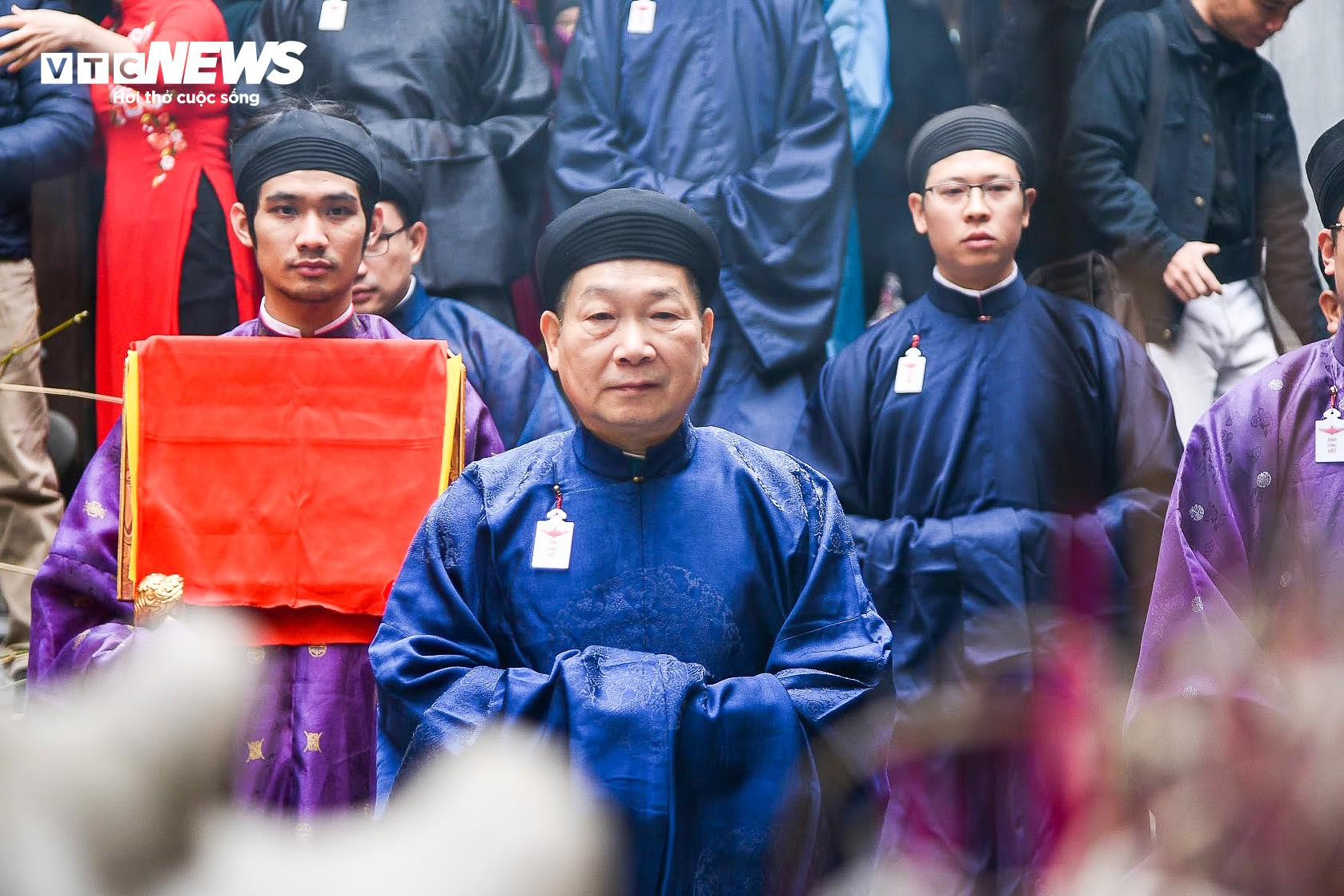 Hơn 100 người mặc áo dài truyền thống, tái hiện Tết xưa trên phố cổ Hà Nội - 11