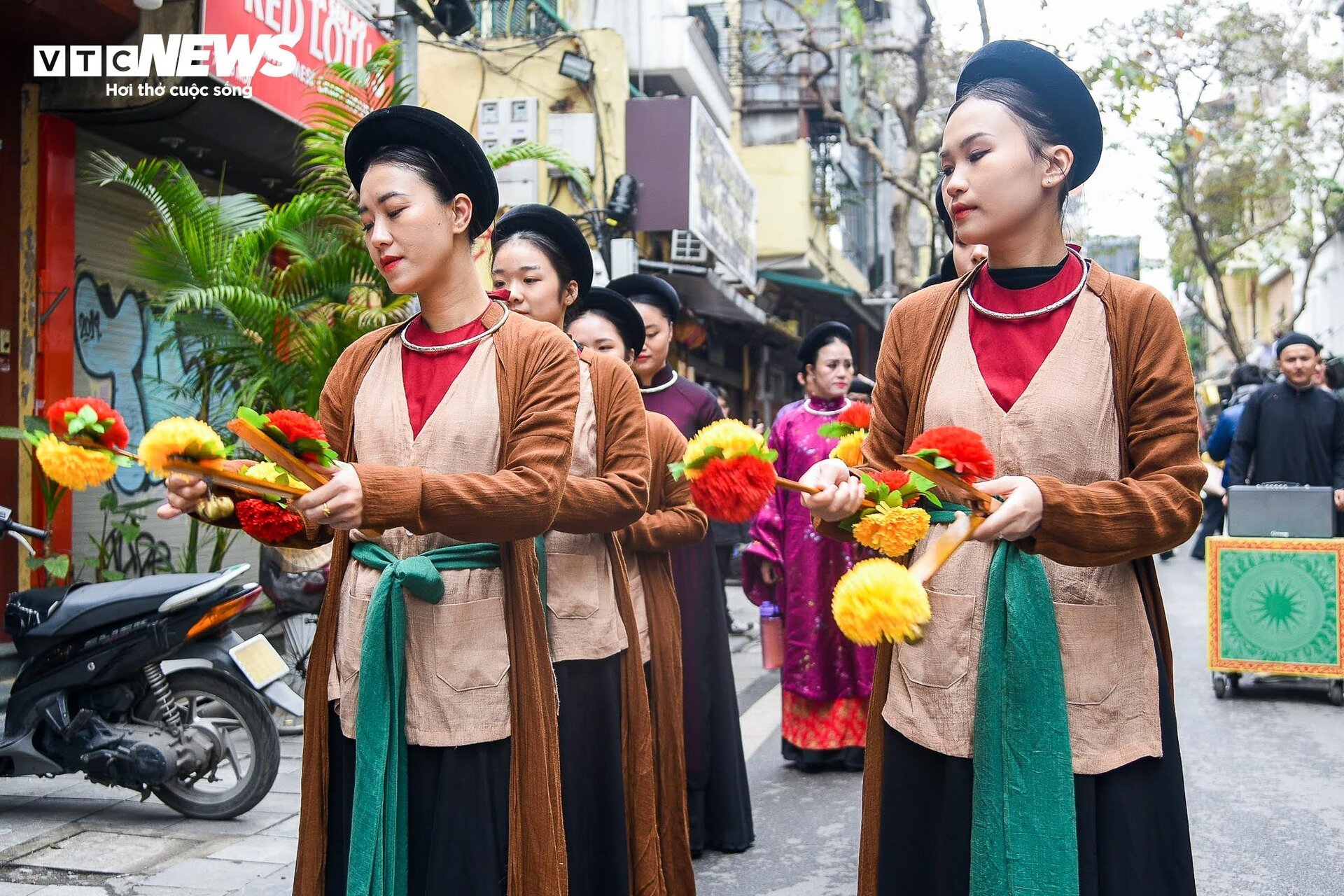 Áo dài nam đỏ ADN 01