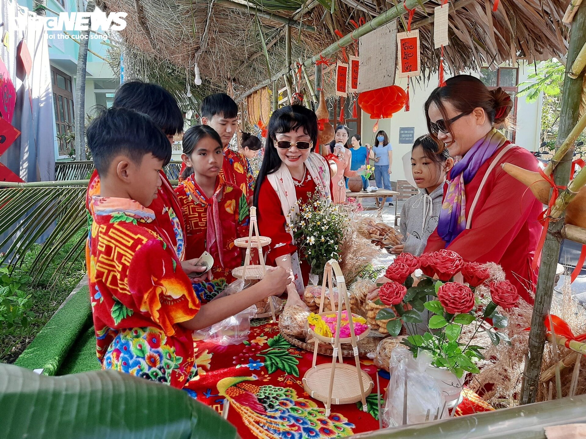 Phiên chợ Tết của lòng tự tin và tình yêu thương - 3