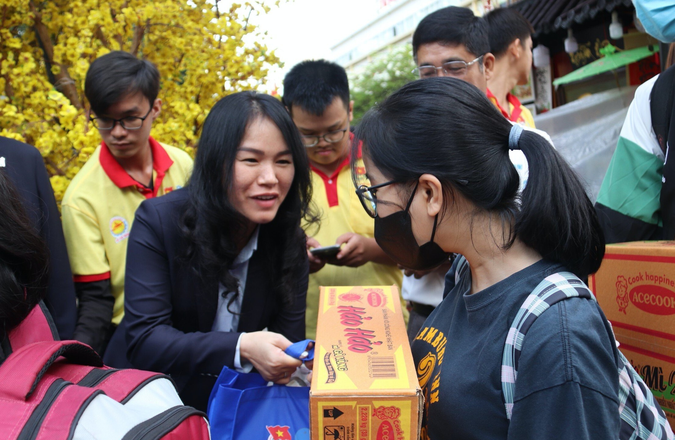 'Chuyến xe mùa xuân' đưa hơn 2.000 sinh viên, người lao động về quê đón Tết - 10