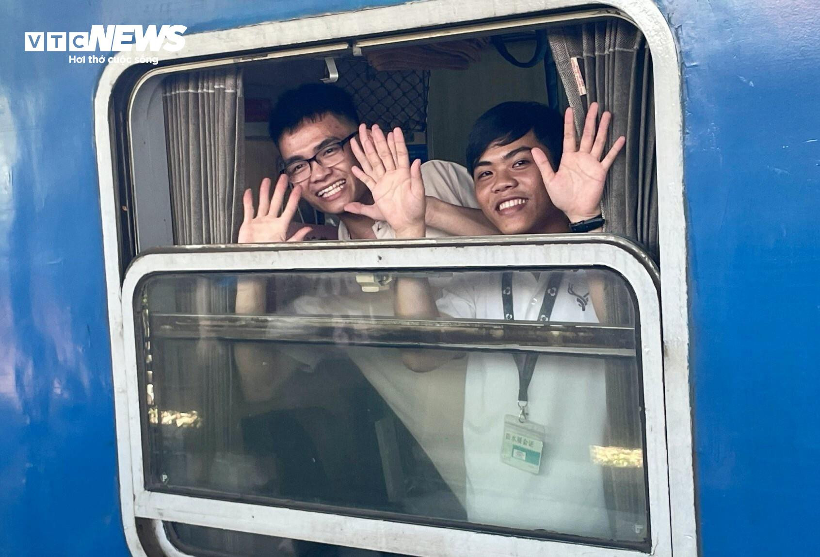 Ga Sài Gòn đông nghẹt người về quê đón Tết sớm - 7