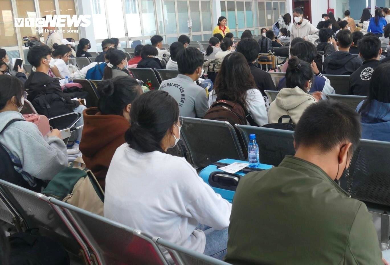 Ga Sài Gòn đông nghẹt người về quê đón Tết sớm - 2