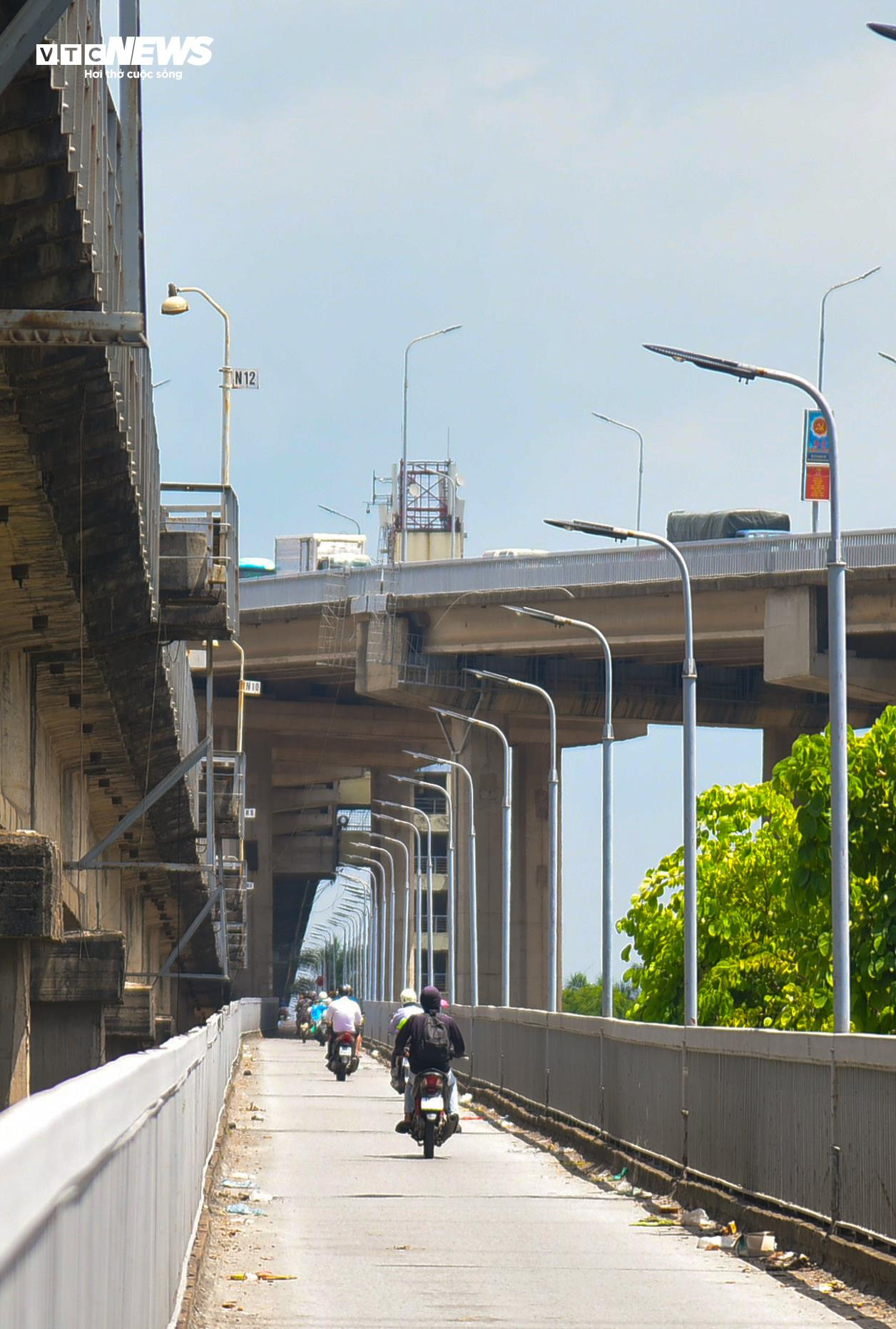 Cầu Thăng Long gần 40 năm tuổi bắc qua sông Hồng nhìn từ flycam - 11