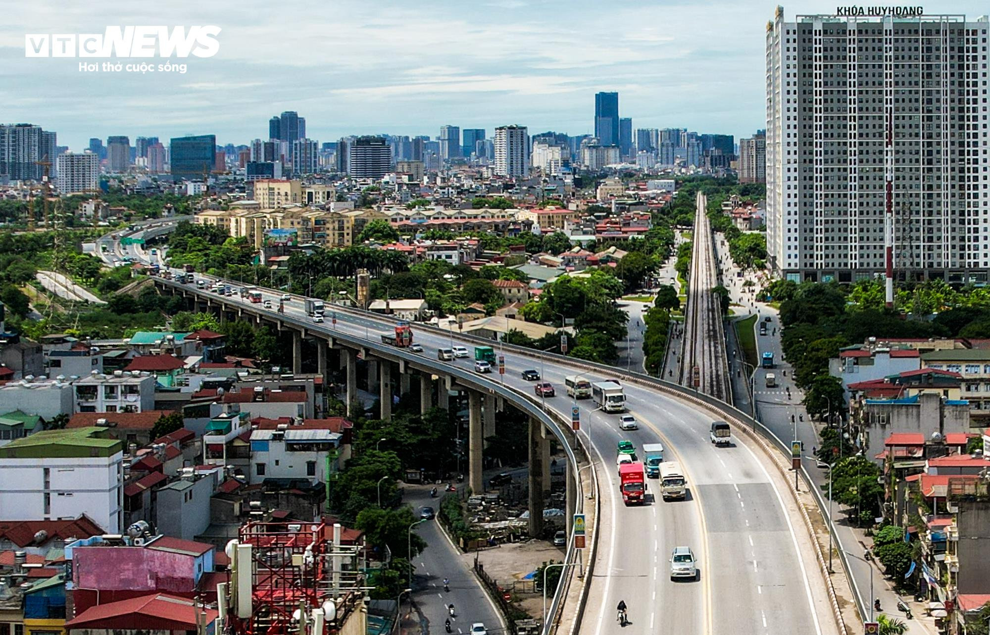 Cầu Thăng Long gần 40 năm tuổi bắc qua sông Hồng nhìn từ flycam - 4